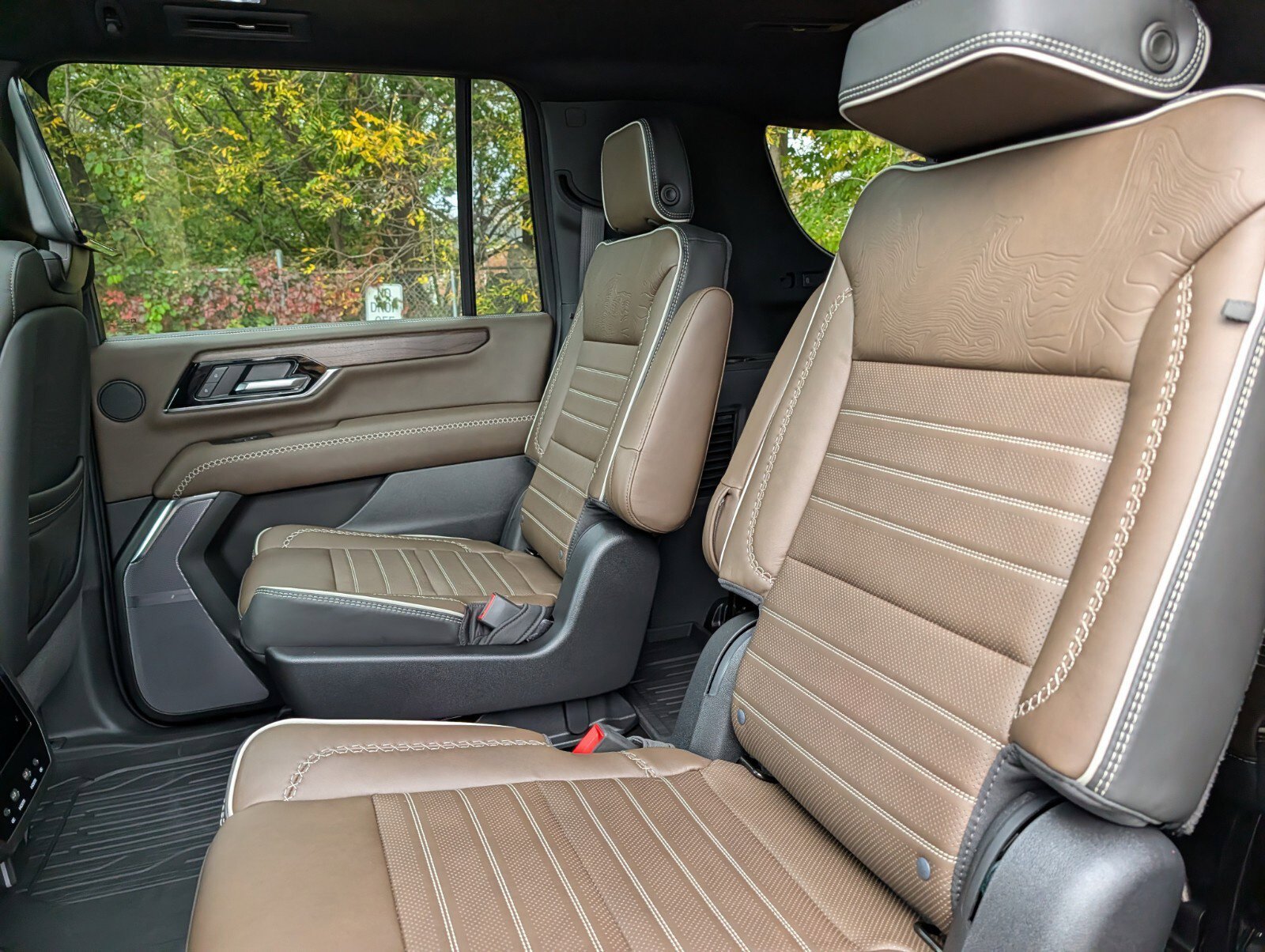 New 2026 GMC Yukon XL Denali Ultimate w/ LPO, Floor Liner Package AWD/4WD image 32