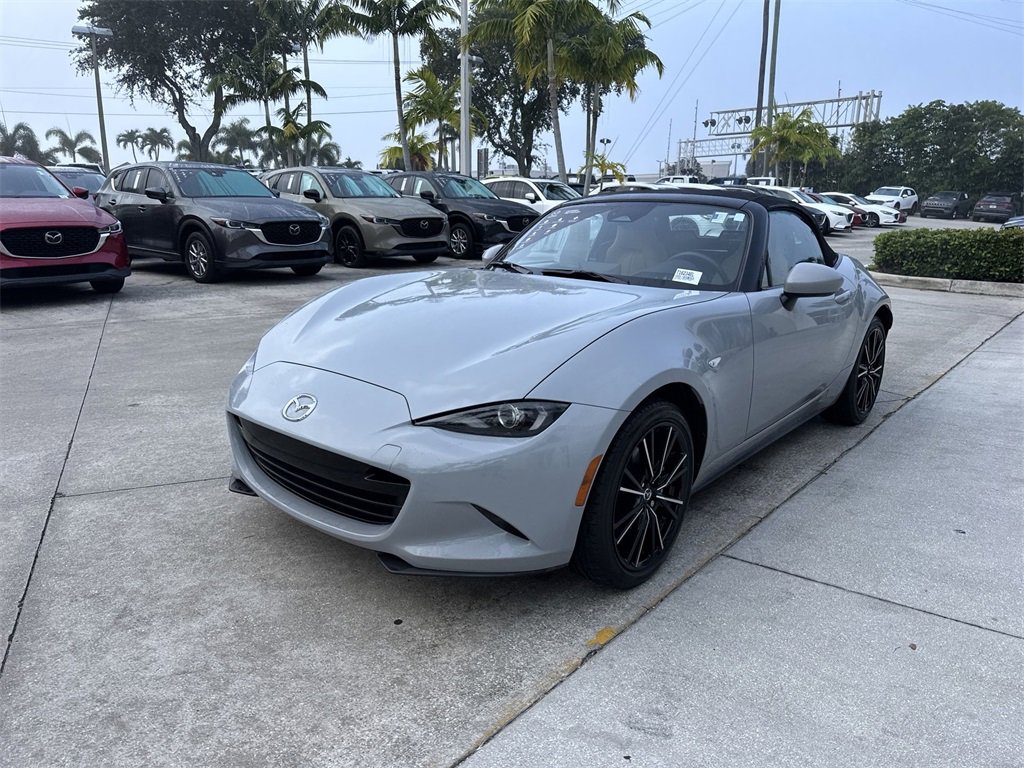 Used 2024 MAZDA MX-5 Miata Grand Touring w/ Weather Package image 10