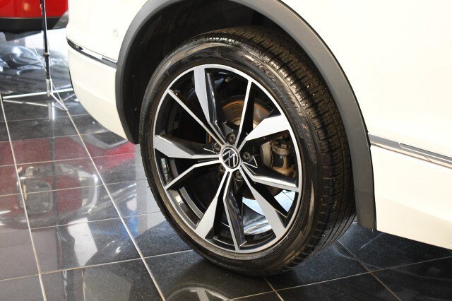 Used 2022 Volkswagen Tiguan SEL R-Line AWD/4WD image 46