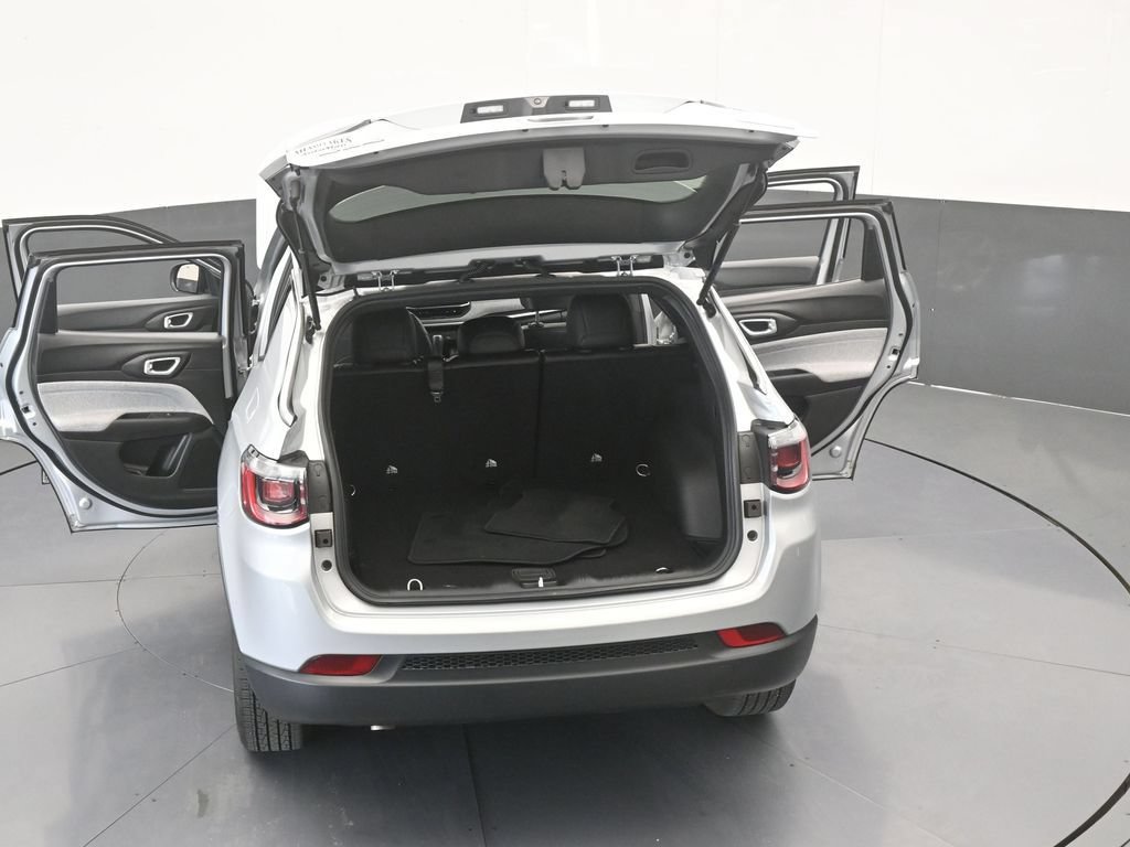 Used 2025 Jeep Compass Latitude AWD/4WD image 37