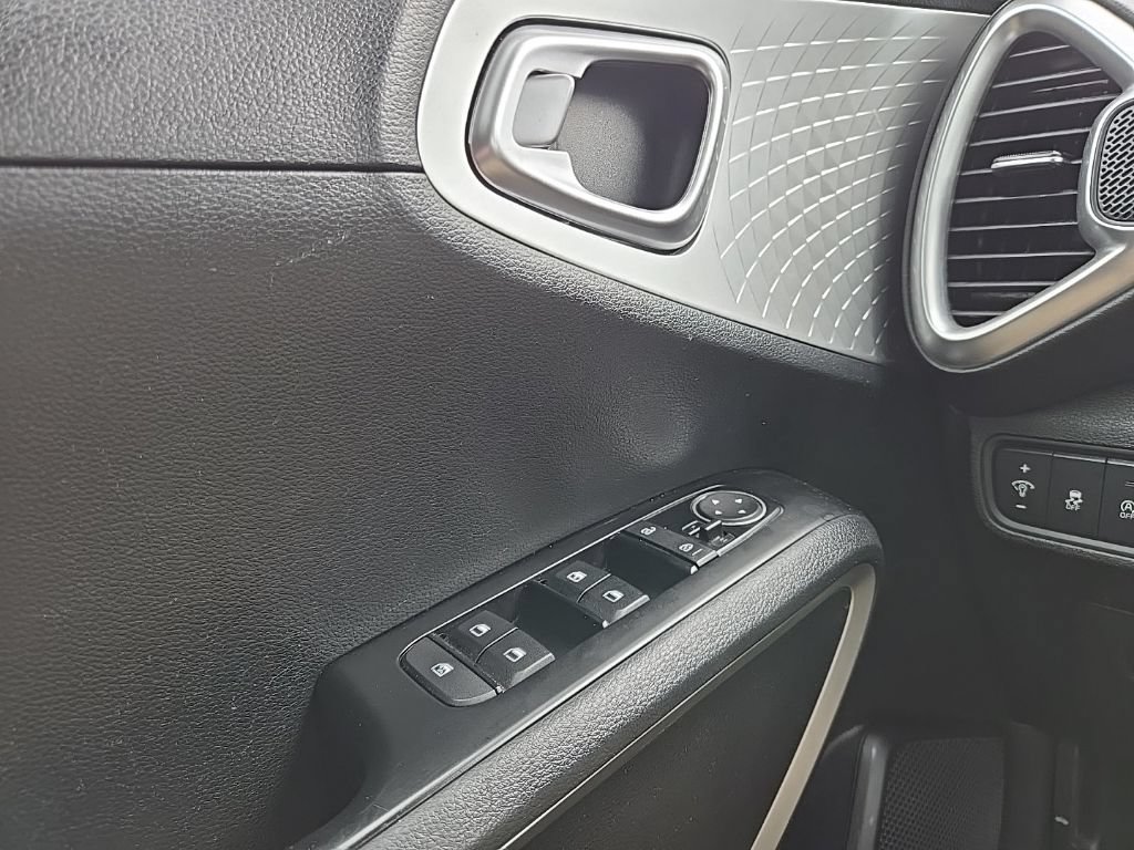 Certified 2024 Kia Soul LX w/ Option Group 015 FWD image 17