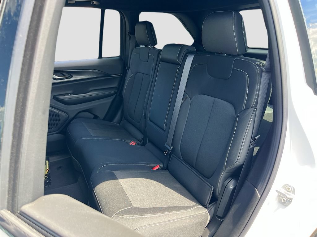 New 2026 Jeep Grand Cherokee Laredo AWD/4WD image 21