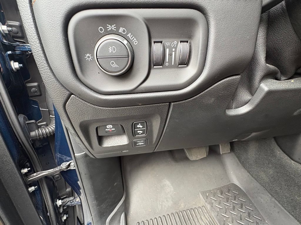 Used 2021 RAM 1500 Limited AWD/4WD image 16