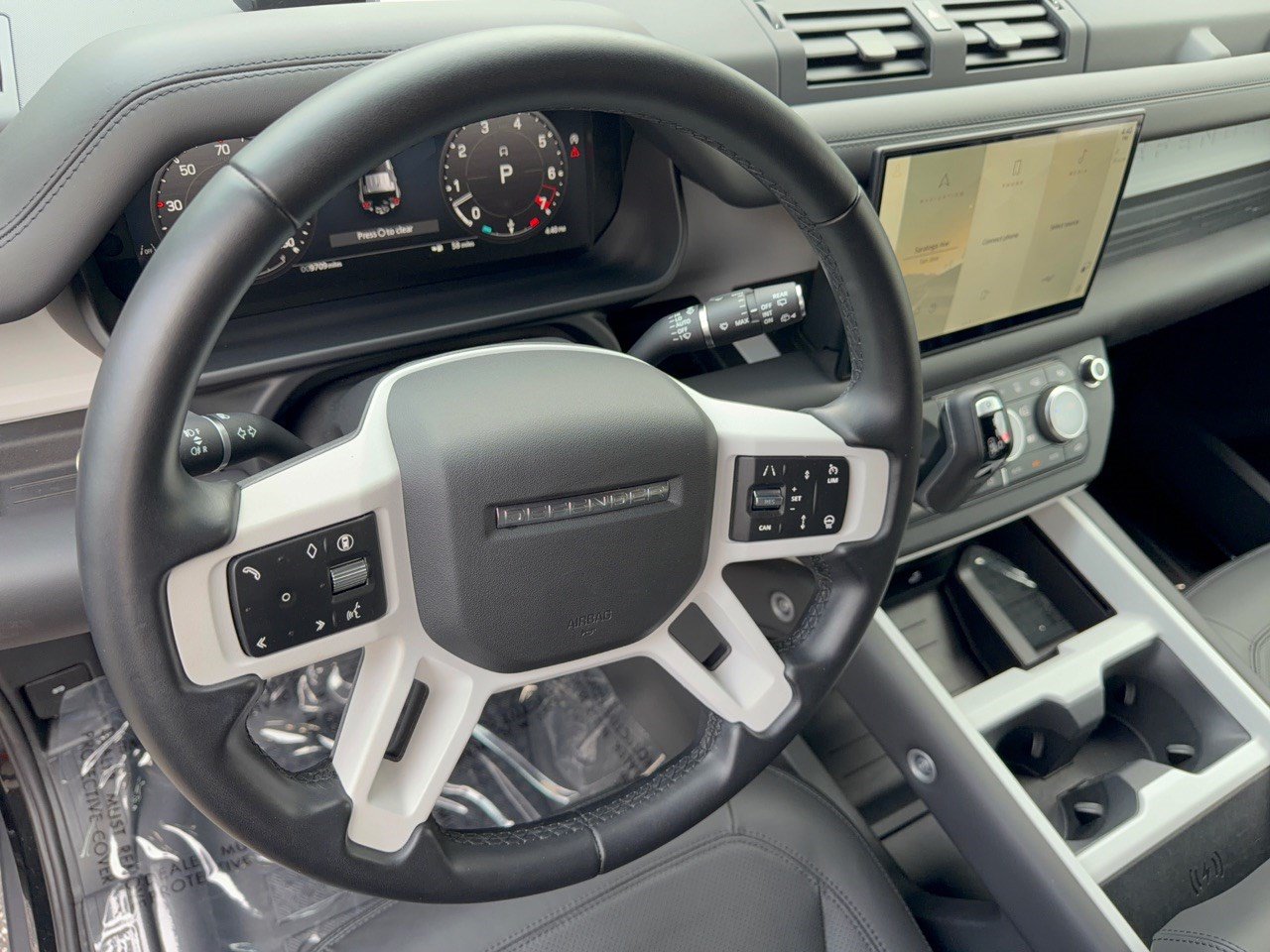 Used 2025 Land Rover Defender 110 X-Dynamic SE AWD/4WD image 10