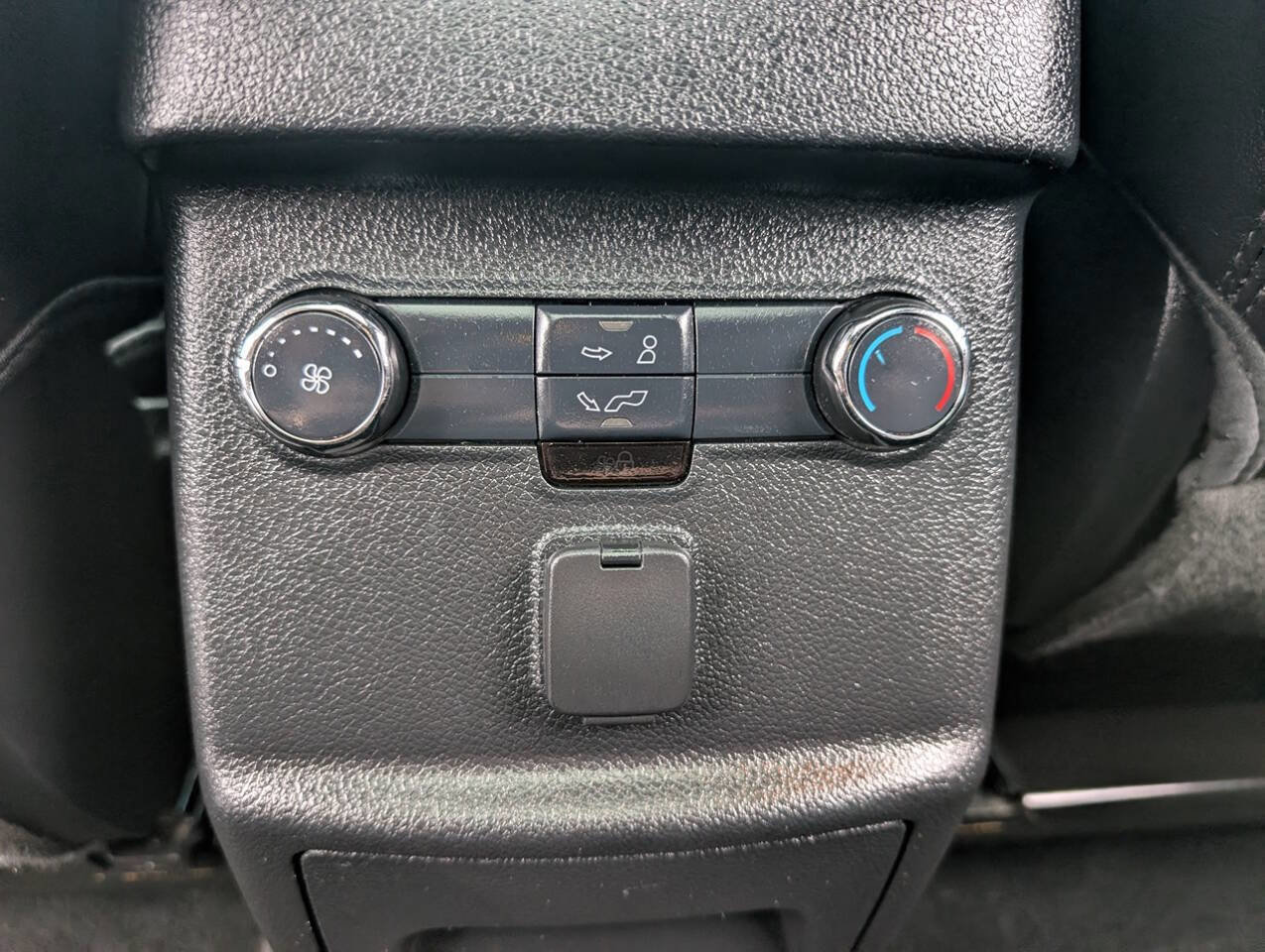 Used 2017 Ford Explorer XLT w/ Equipment Group 202A AWD/4WD image 25