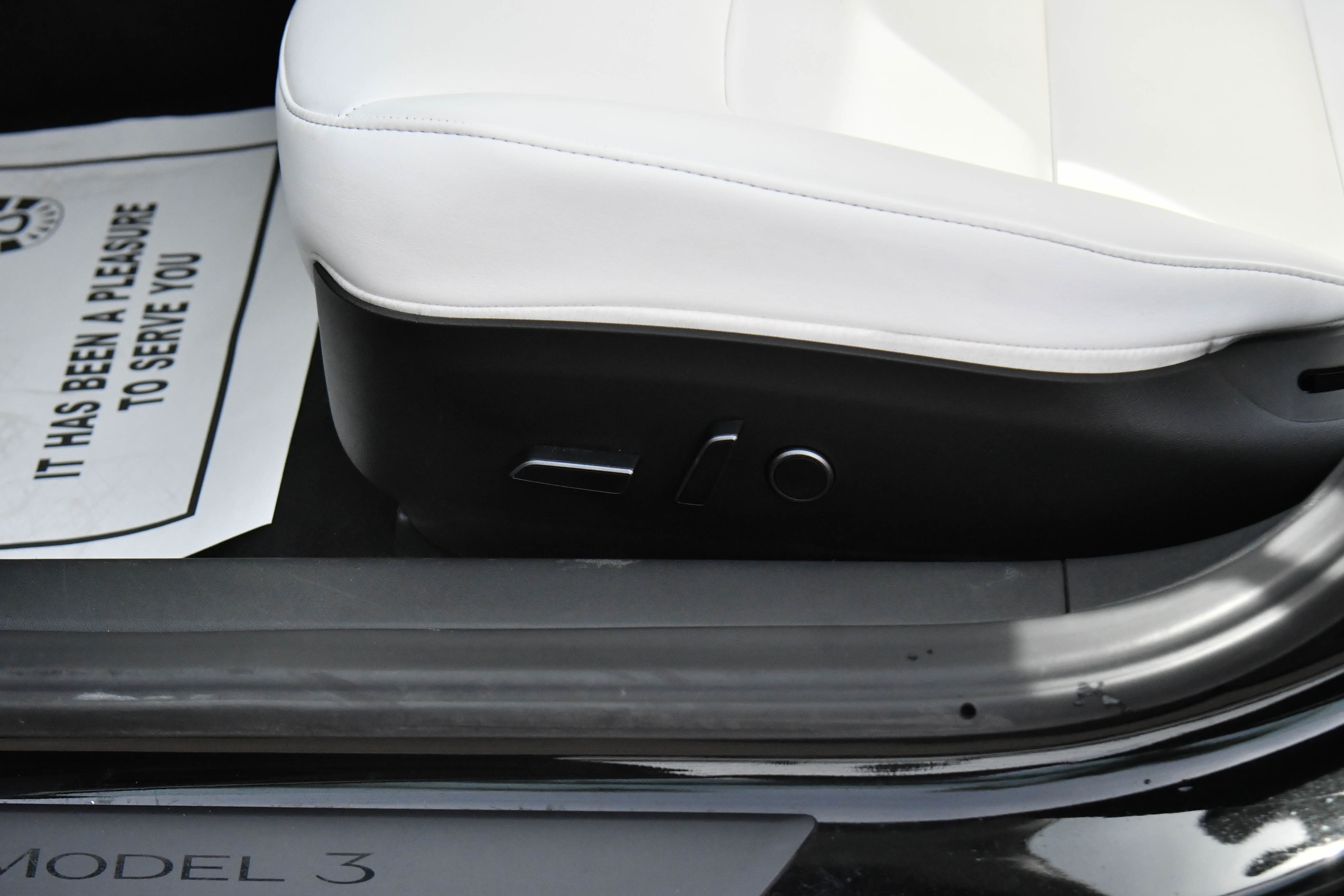 Used 2023 Tesla Model 3 Standard Range image 16