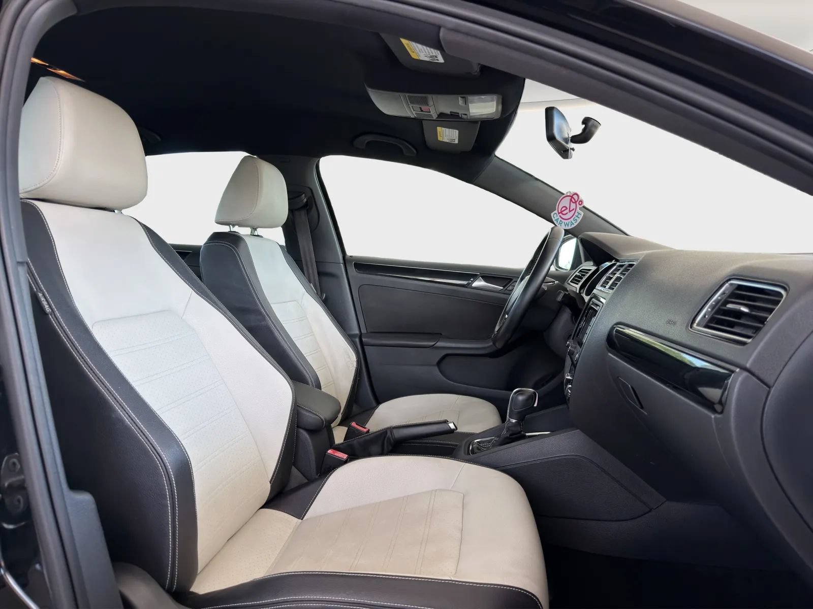 Used 2015 Volkswagen Jetta Sport FWD image 18