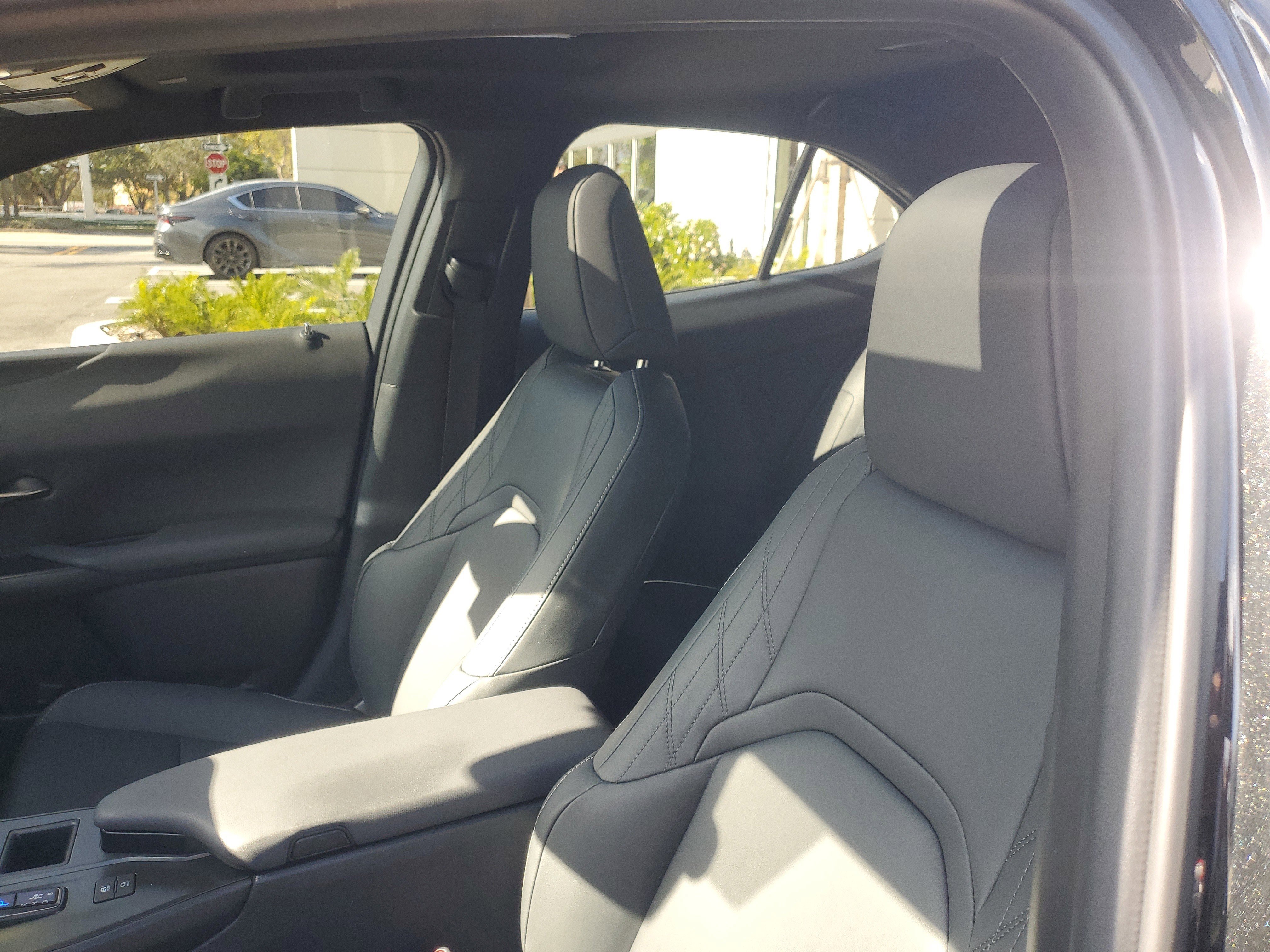 Used 2025 Lexus UX 300h FWD image 16