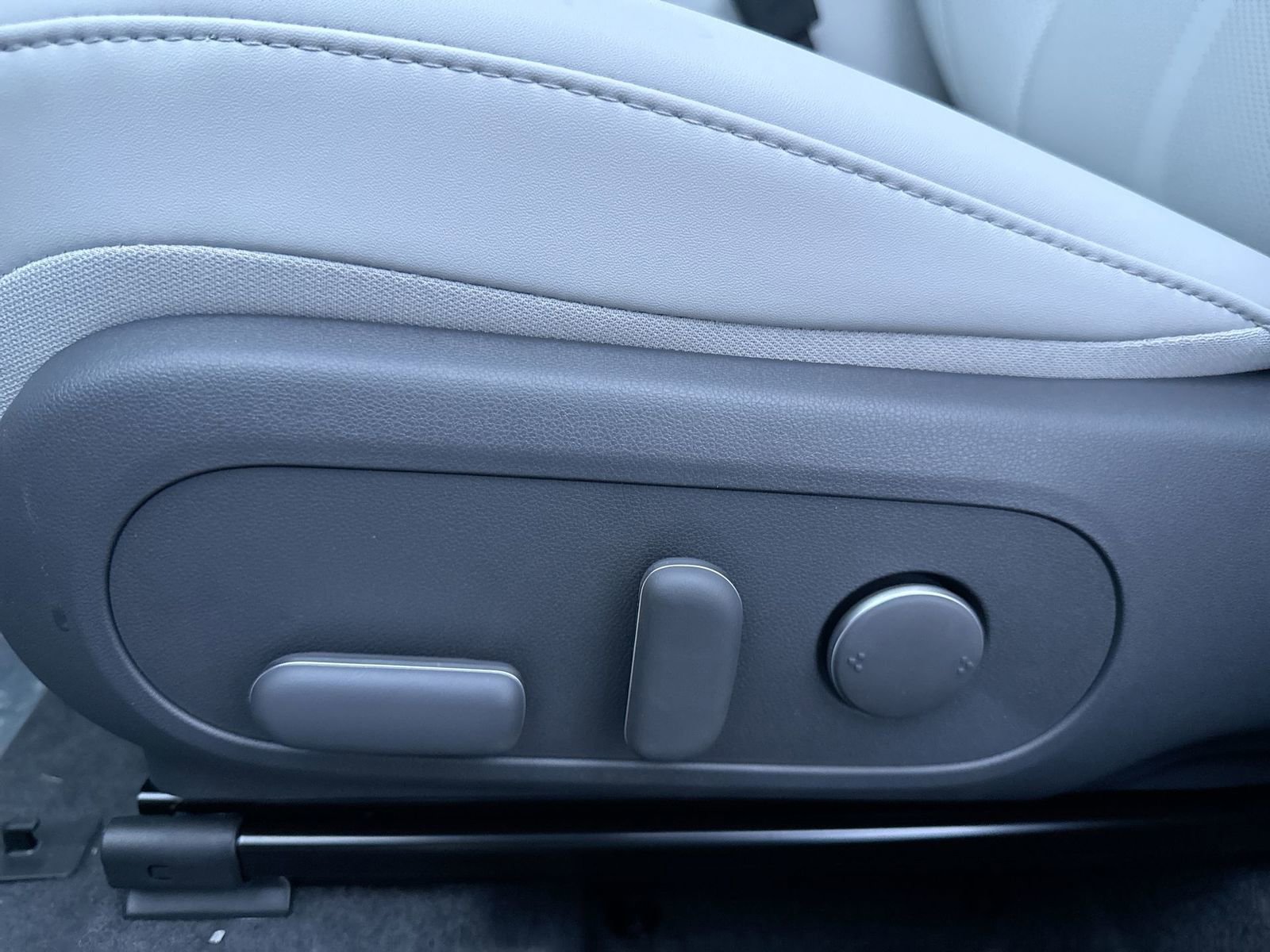 New 2026 Hyundai Kona SEL Premium image 14