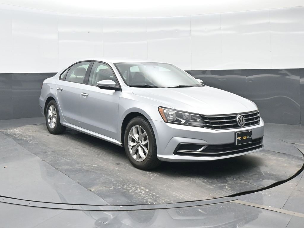 Used 2018 Volkswagen Passat 2.0T S image 9