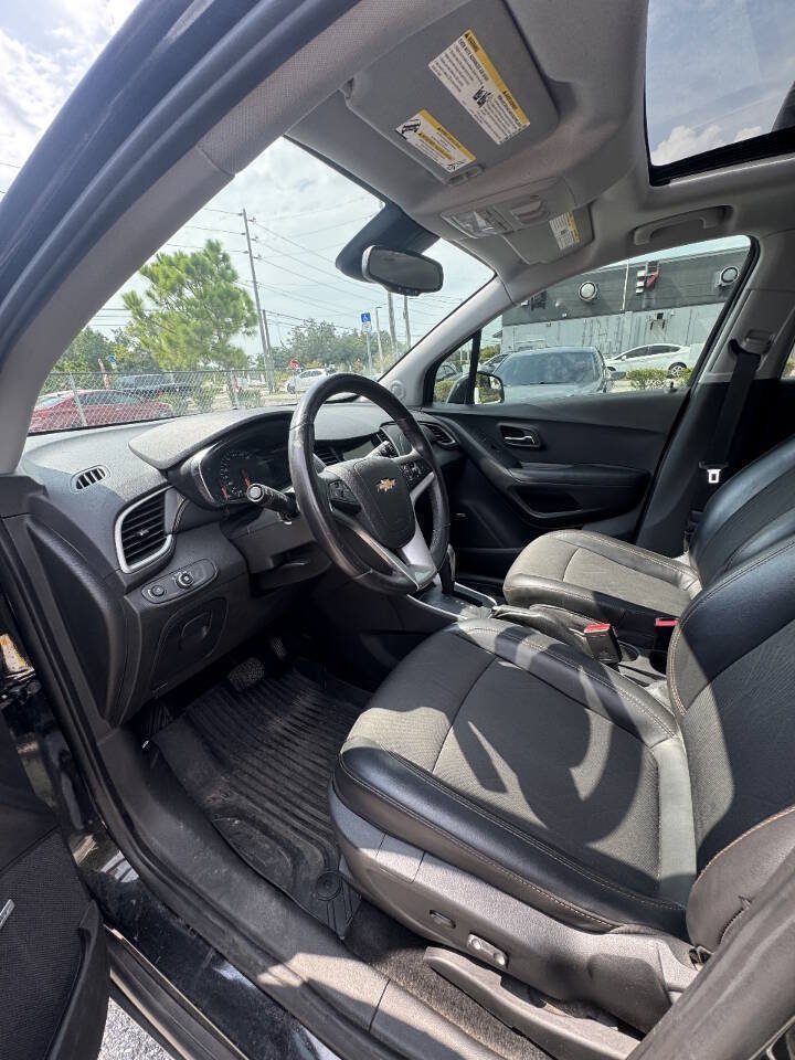 Used 2018 Chevrolet Trax LT w/ Sun & Sound Package AWD/4WD image 11