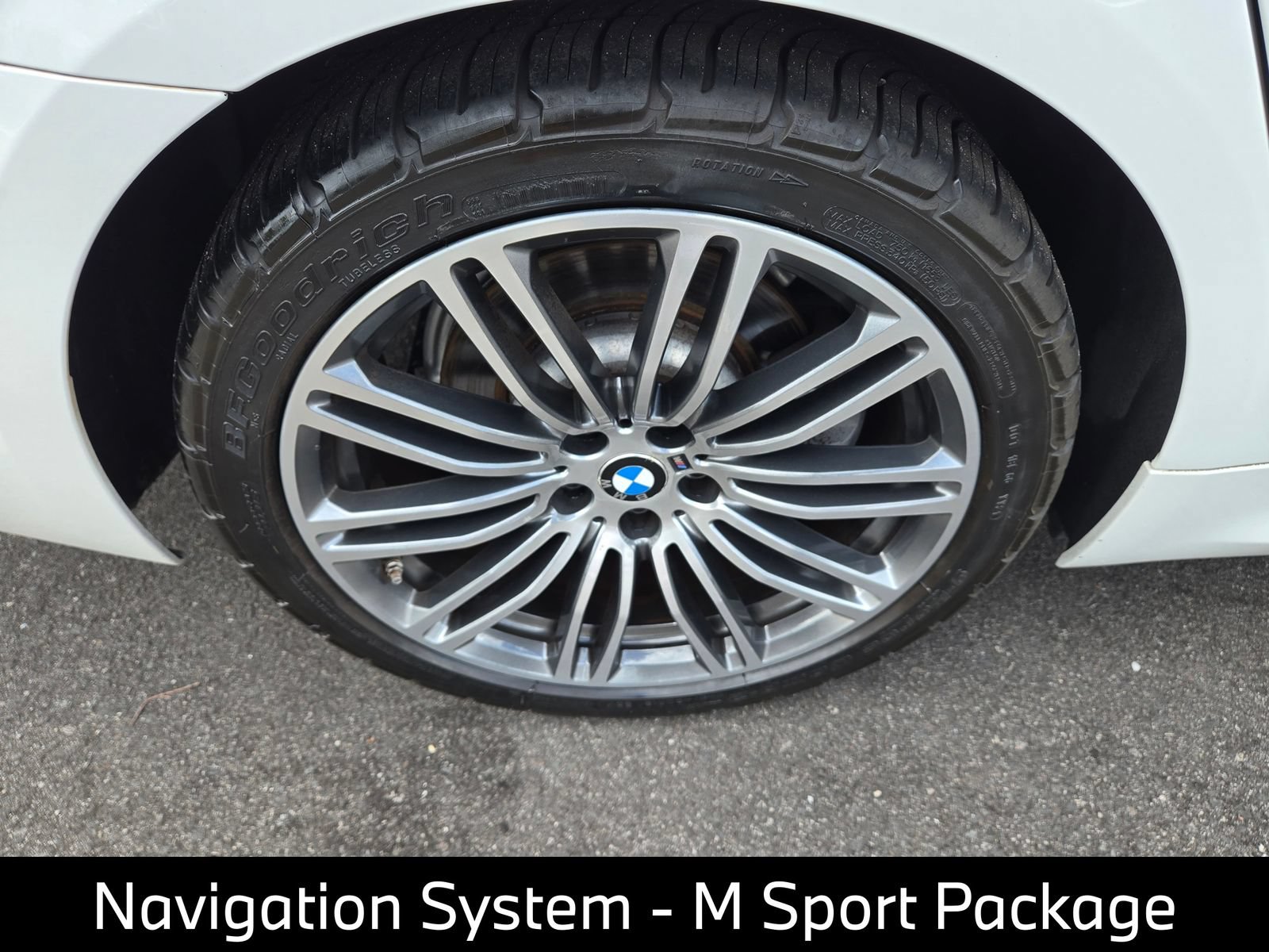 Used 2019 BMW 530e w/ M Sport Package RWD image 12