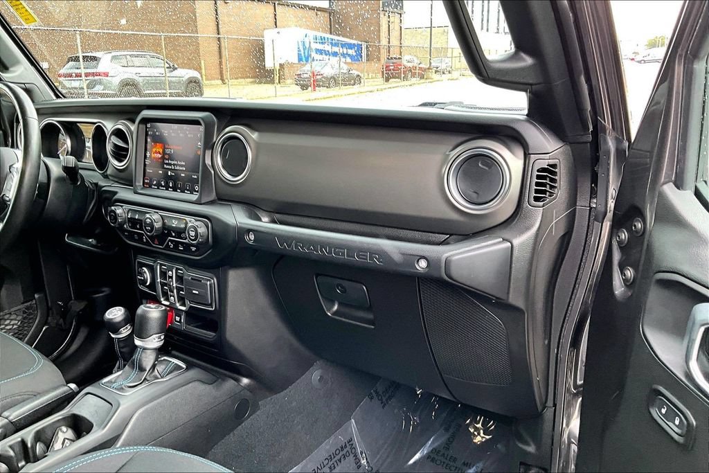 Used 2022 Jeep Wrangler Unlimited Rubicon 4xe w/ Cold Weather Group AWD/4WD image 15