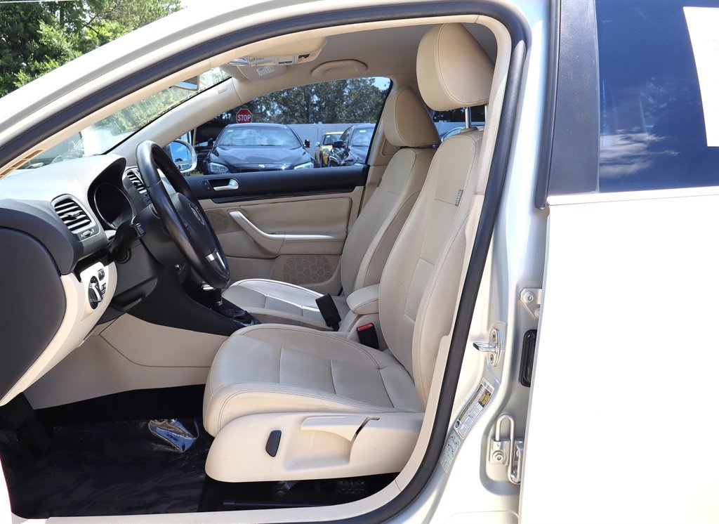 Used 2011 Volkswagen Jetta TDI FWD image 15