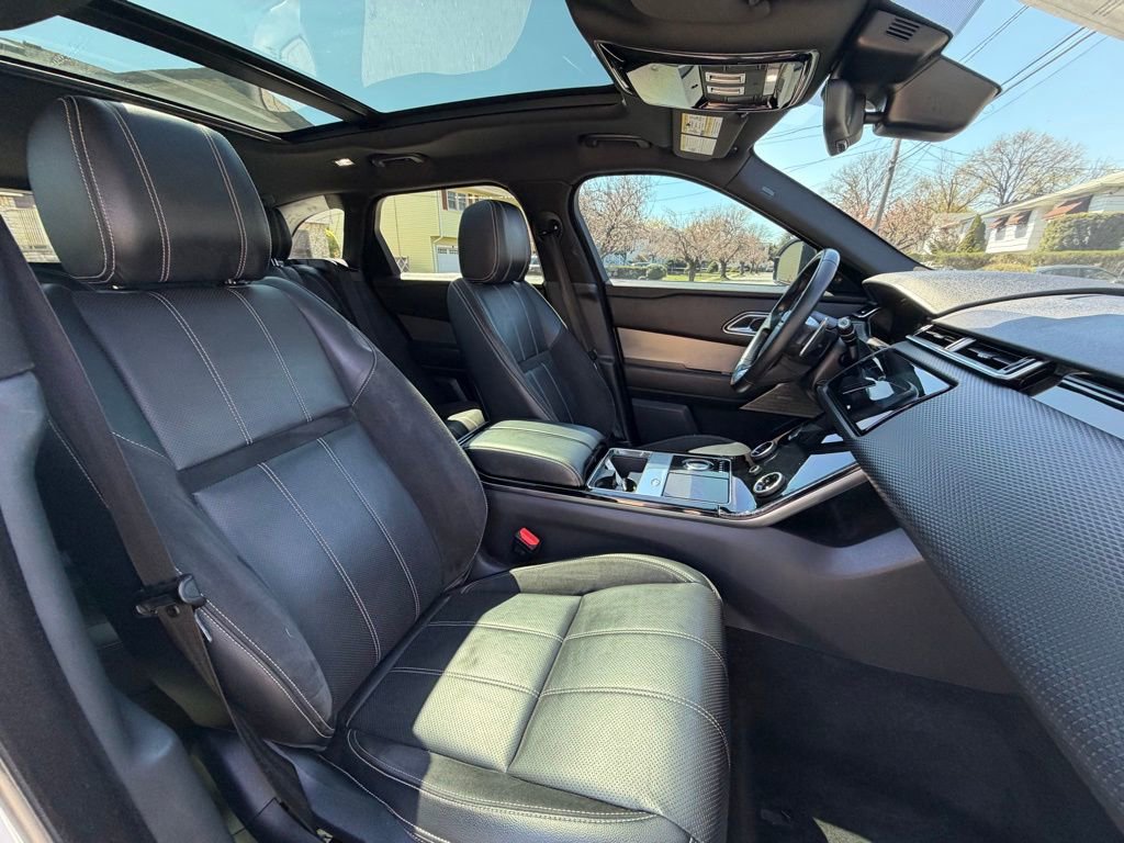 Used 2019 Land Rover Range Rover Velar R-Dynamic SE image 12