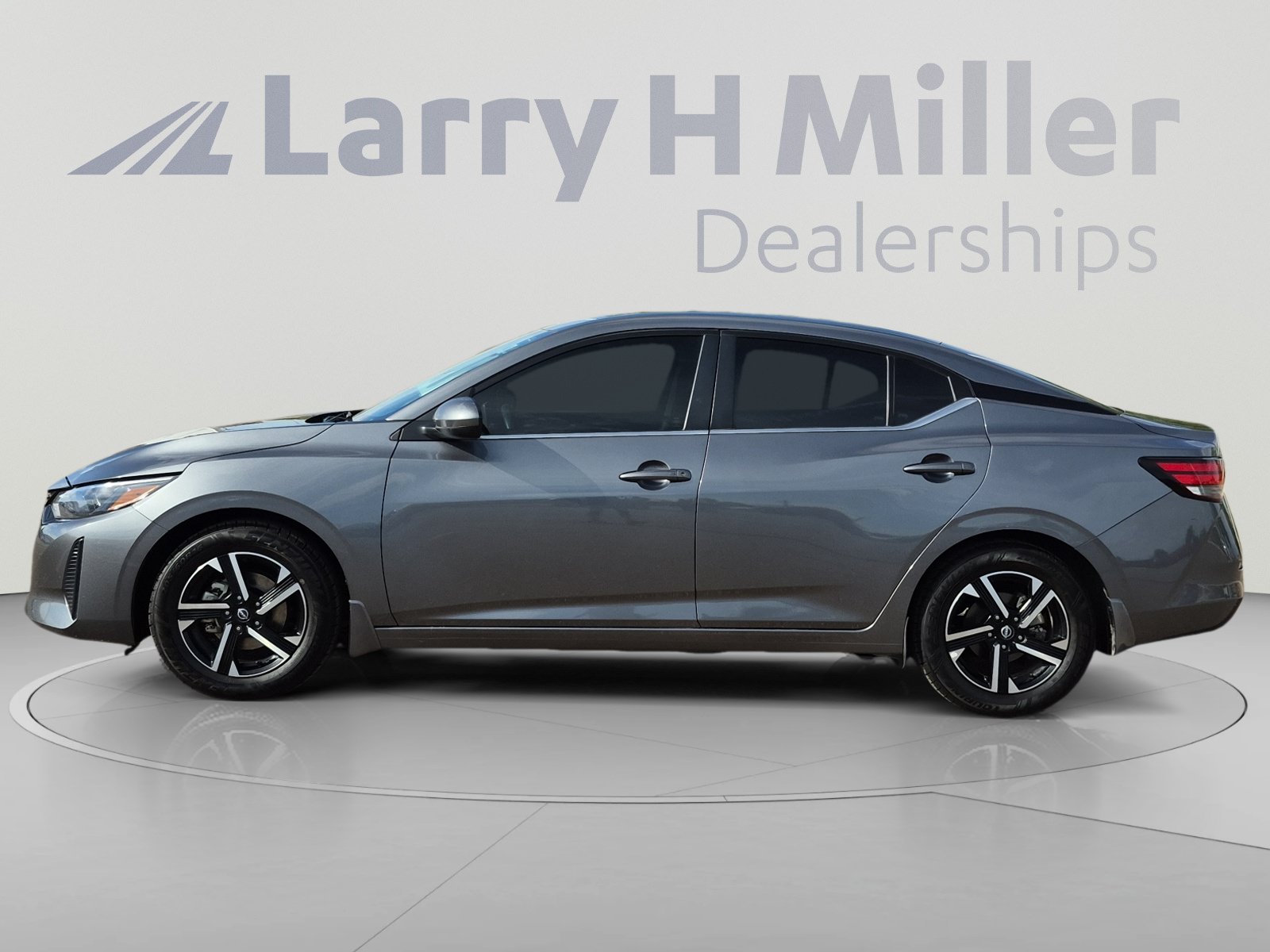 Used 2024 Nissan Sentra SV FWD image 2