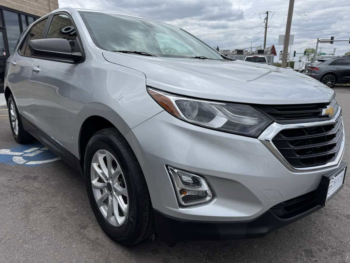 Used 2021 Chevrolet Equinox LS w/ LS Convenience Package FWD image 3