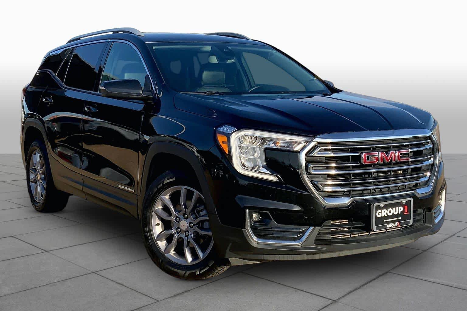 Used 2024 GMC Terrain SLT AWD/4WD image 3