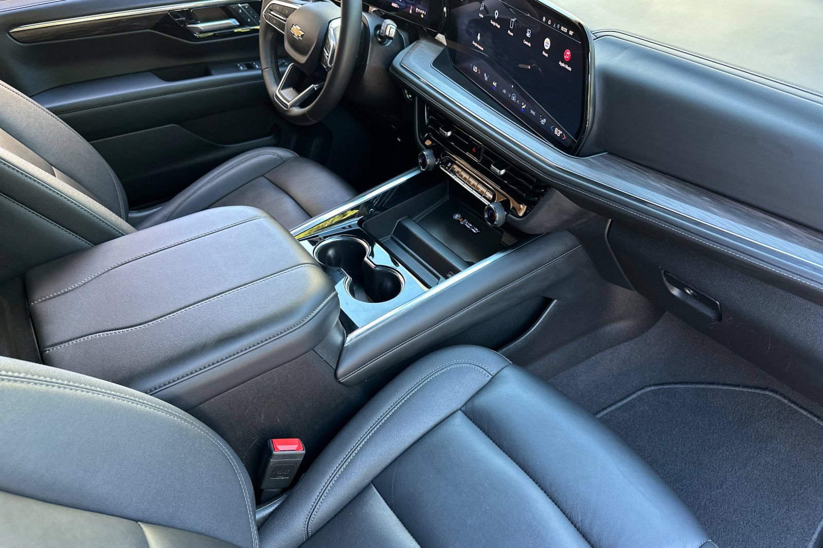 Used 2025 Chevrolet Suburban LT AWD/4WD image 17