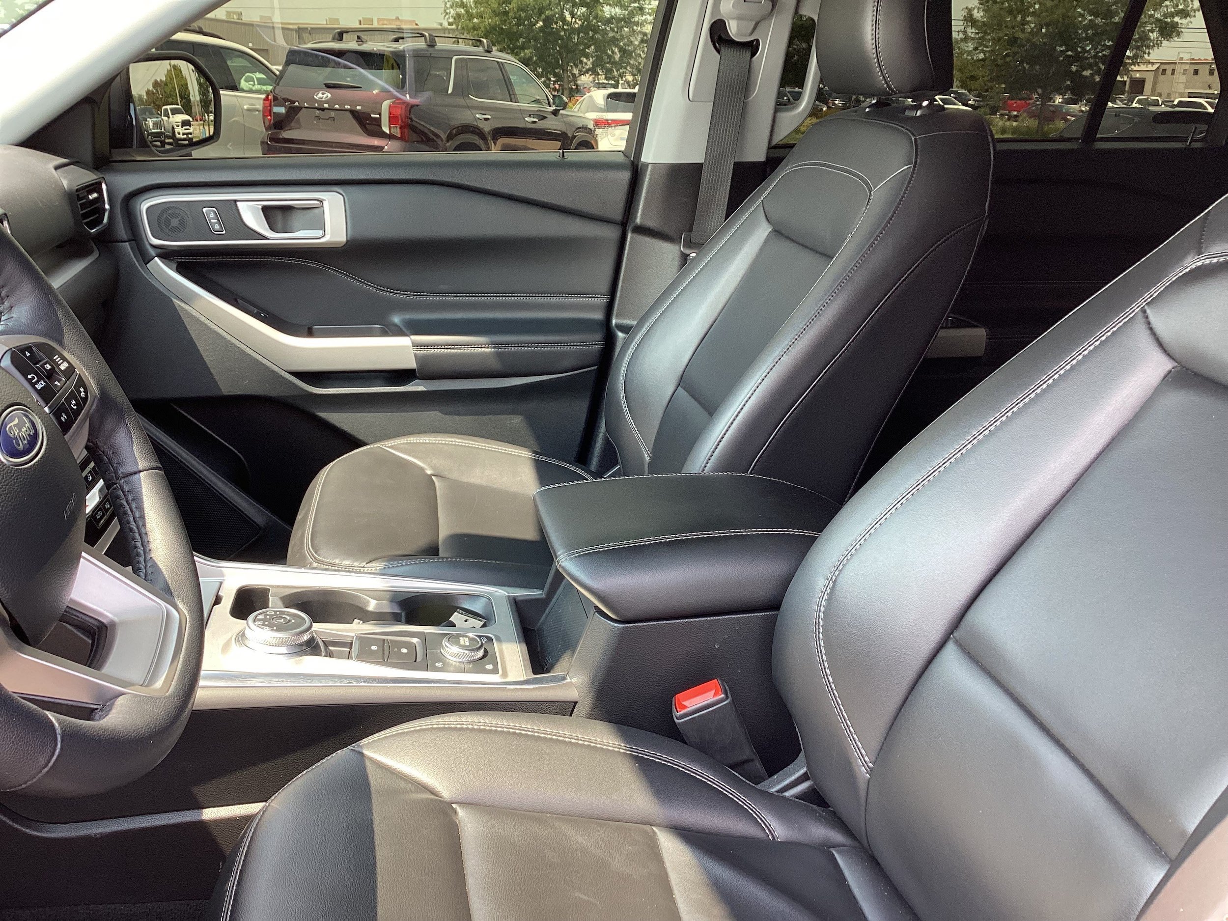 Used 2023 Ford Explorer XLT w/ Equipment Group 202A AWD/4WD image 12