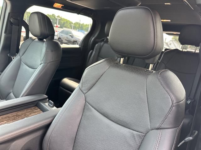 Used 2025 Toyota Sienna Limited FWD image 19