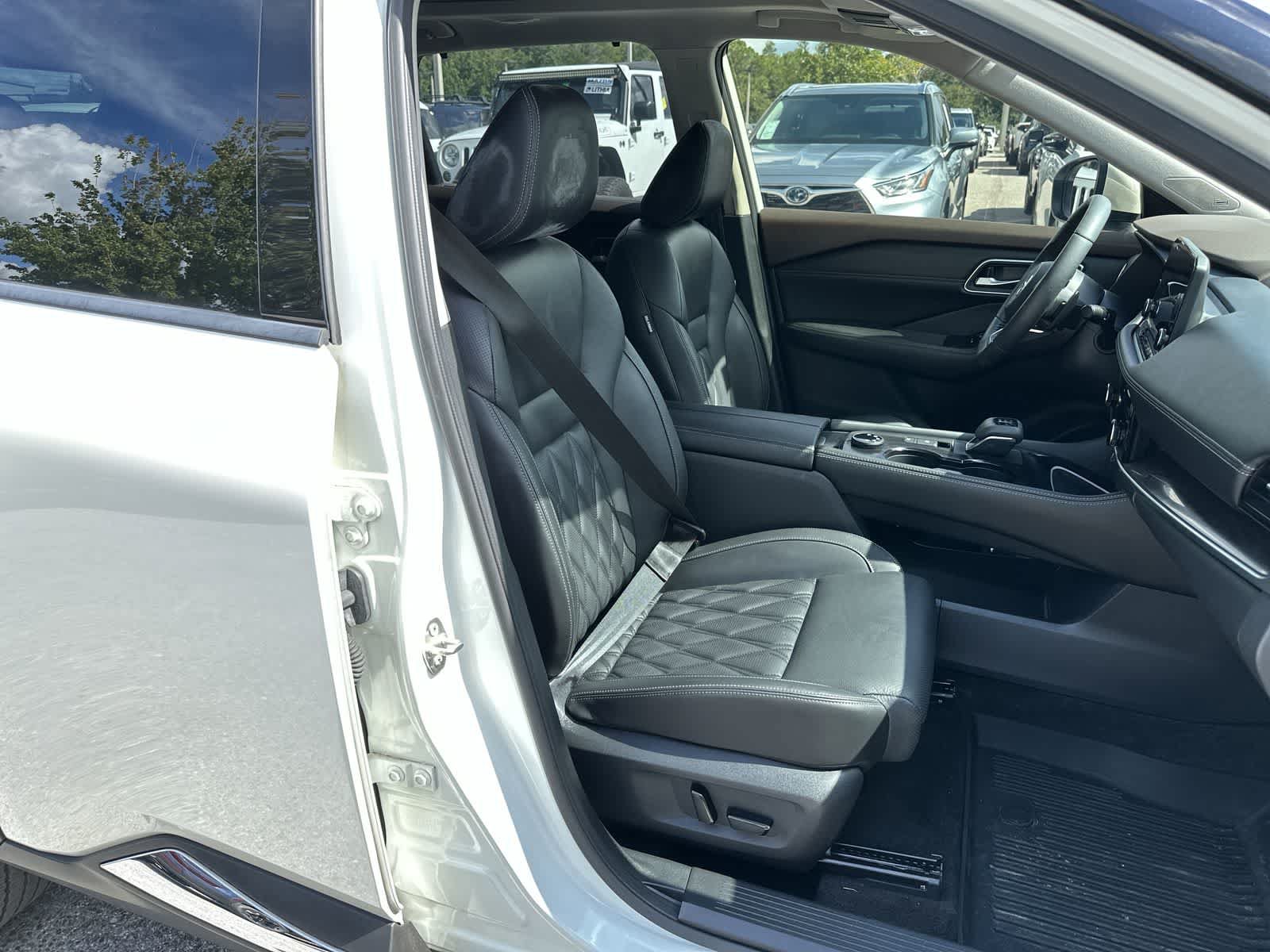 Used 2021 Nissan Rogue Platinum AWD/4WD image 9