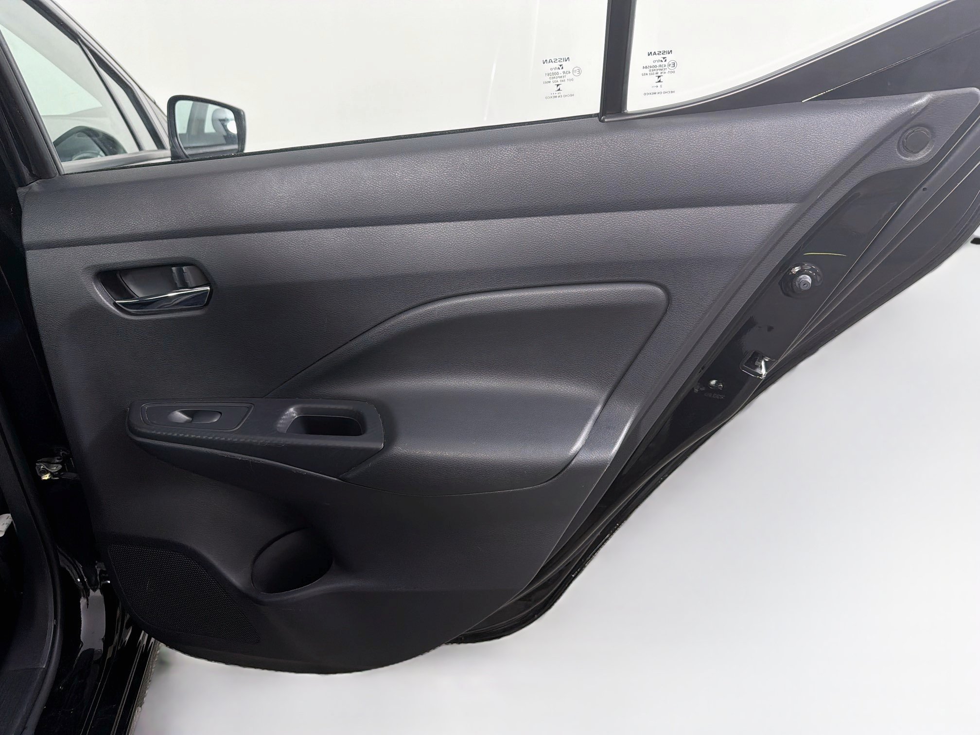 Used 2025 Nissan Versa SV FWD image 30