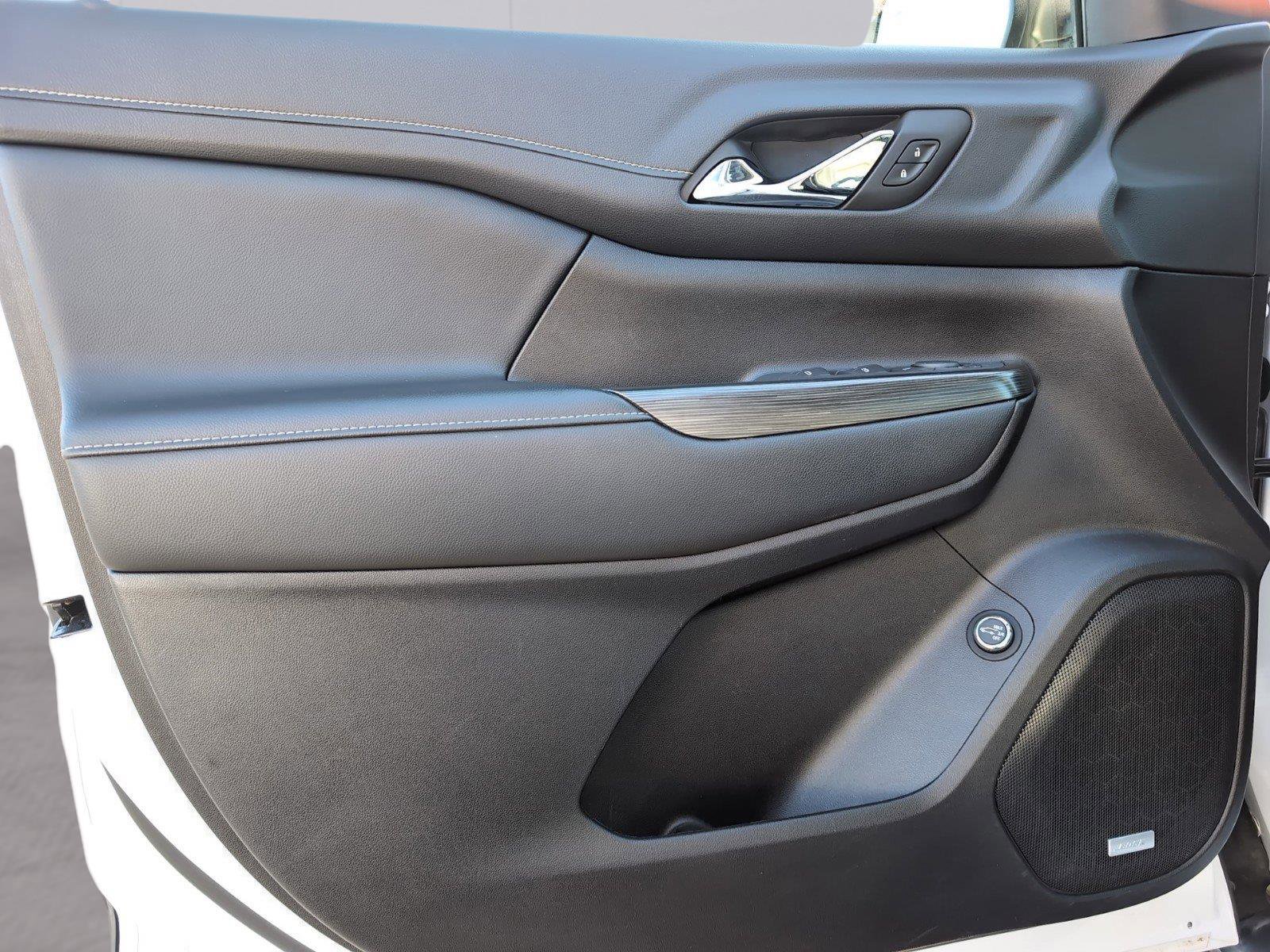 Used 2023 GMC Acadia SLT image 15