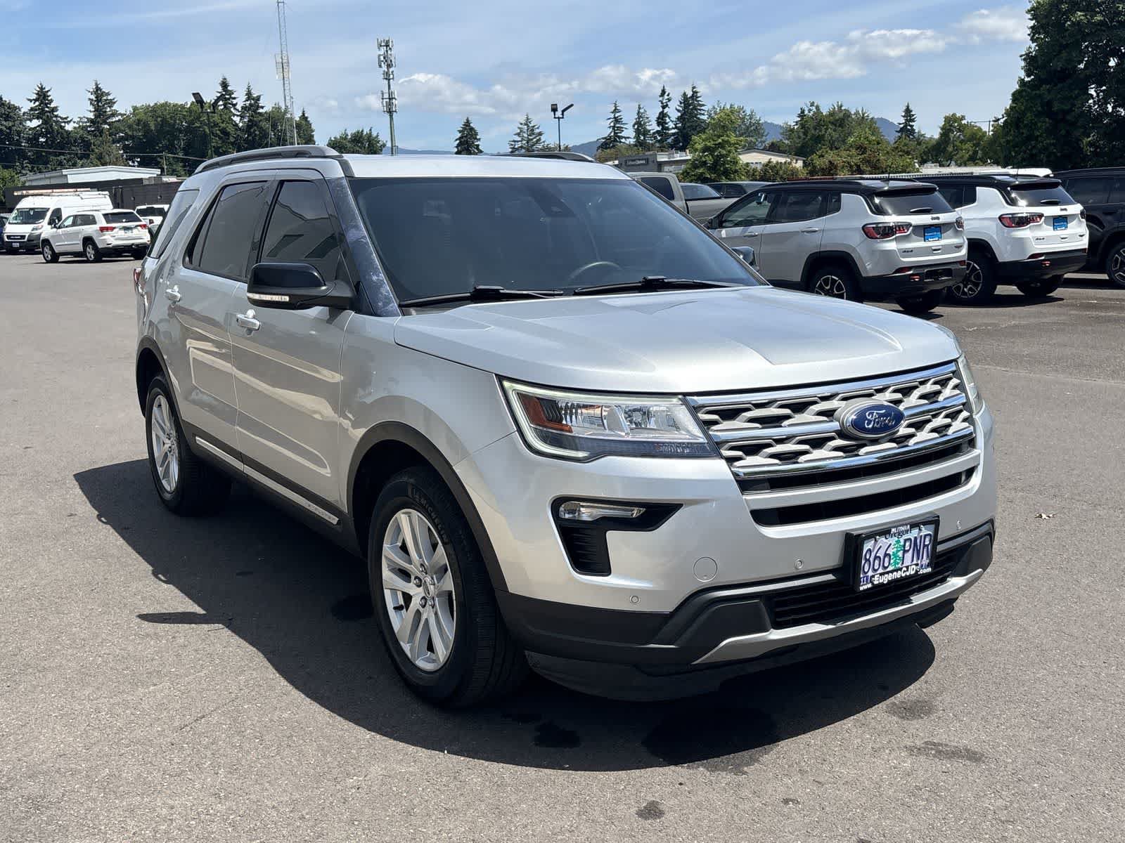 Used 2018 Ford Explorer XLT AWD/4WD image 7