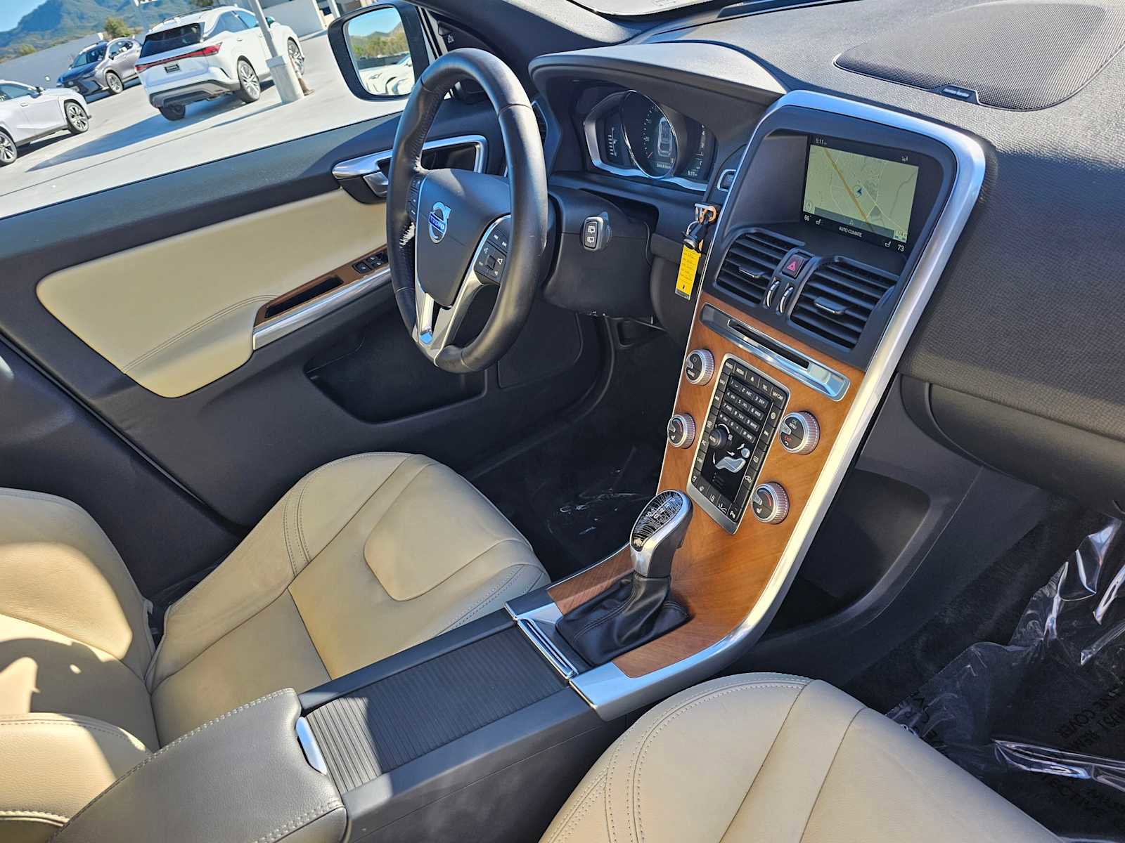 Used 2016 Volvo XC60 T6 Platinum w/ Climate Package image 7