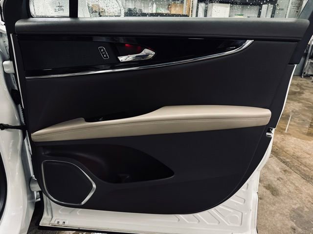 Used 2022 Lincoln Nautilus Reserve image 17