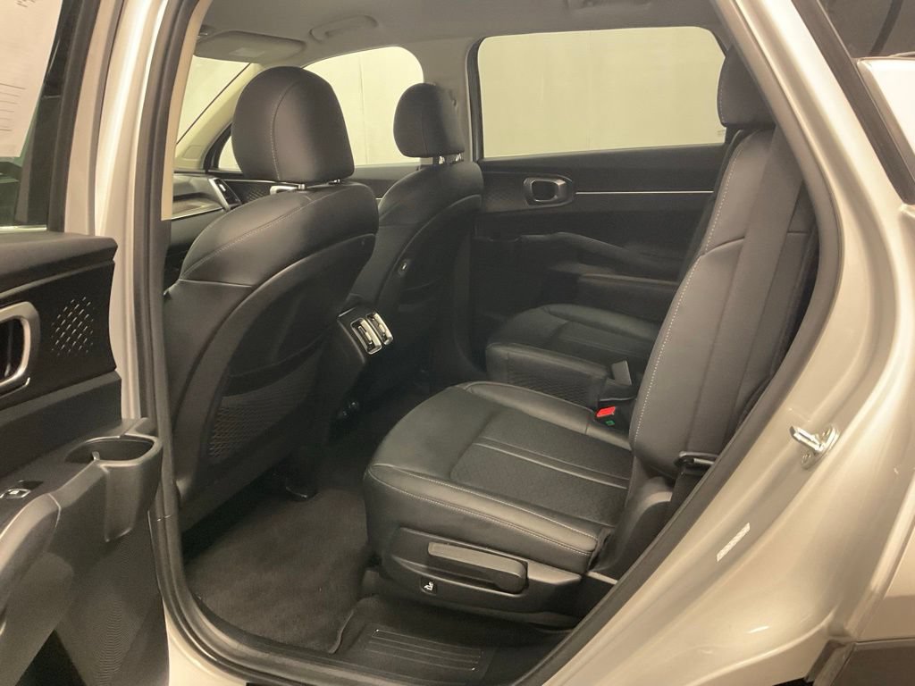 Used 2021 Kia Sorento S FWD image 32