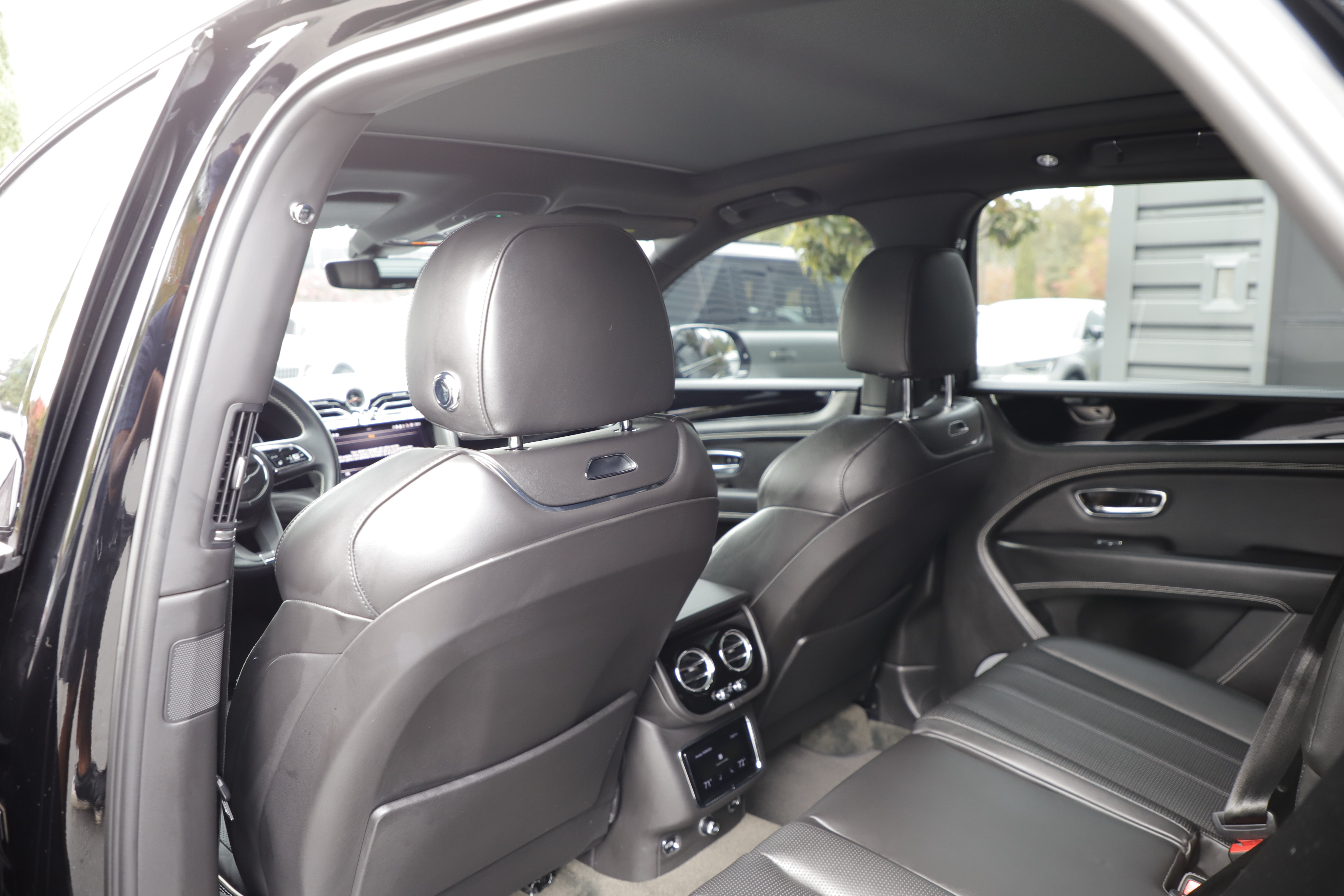 Used 2022 Bentley Bentayga AWD/4WD image 14