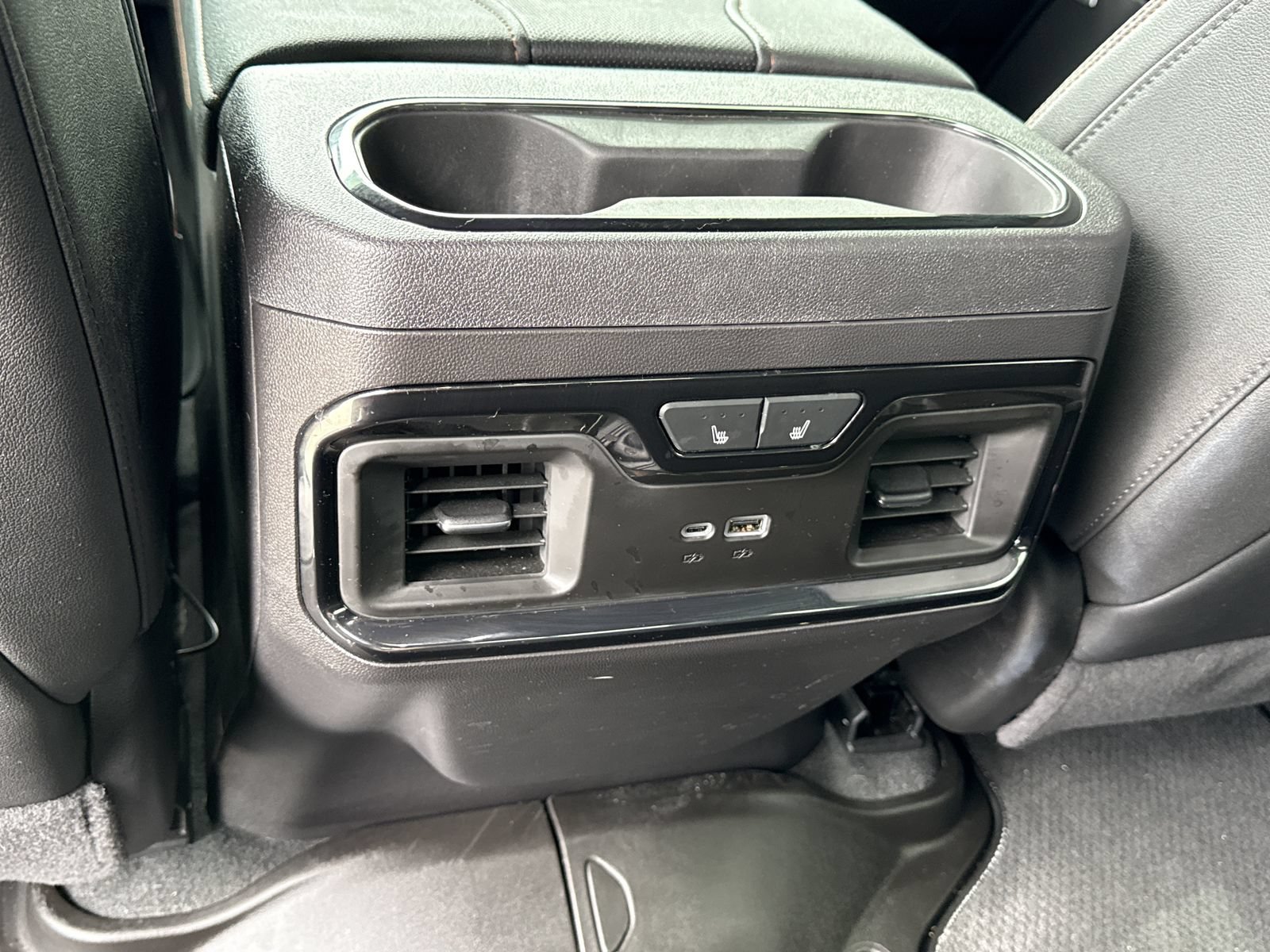 Used 2024 GMC Sierra 1500 AT4 w/ Technology Package AWD/4WD image 11