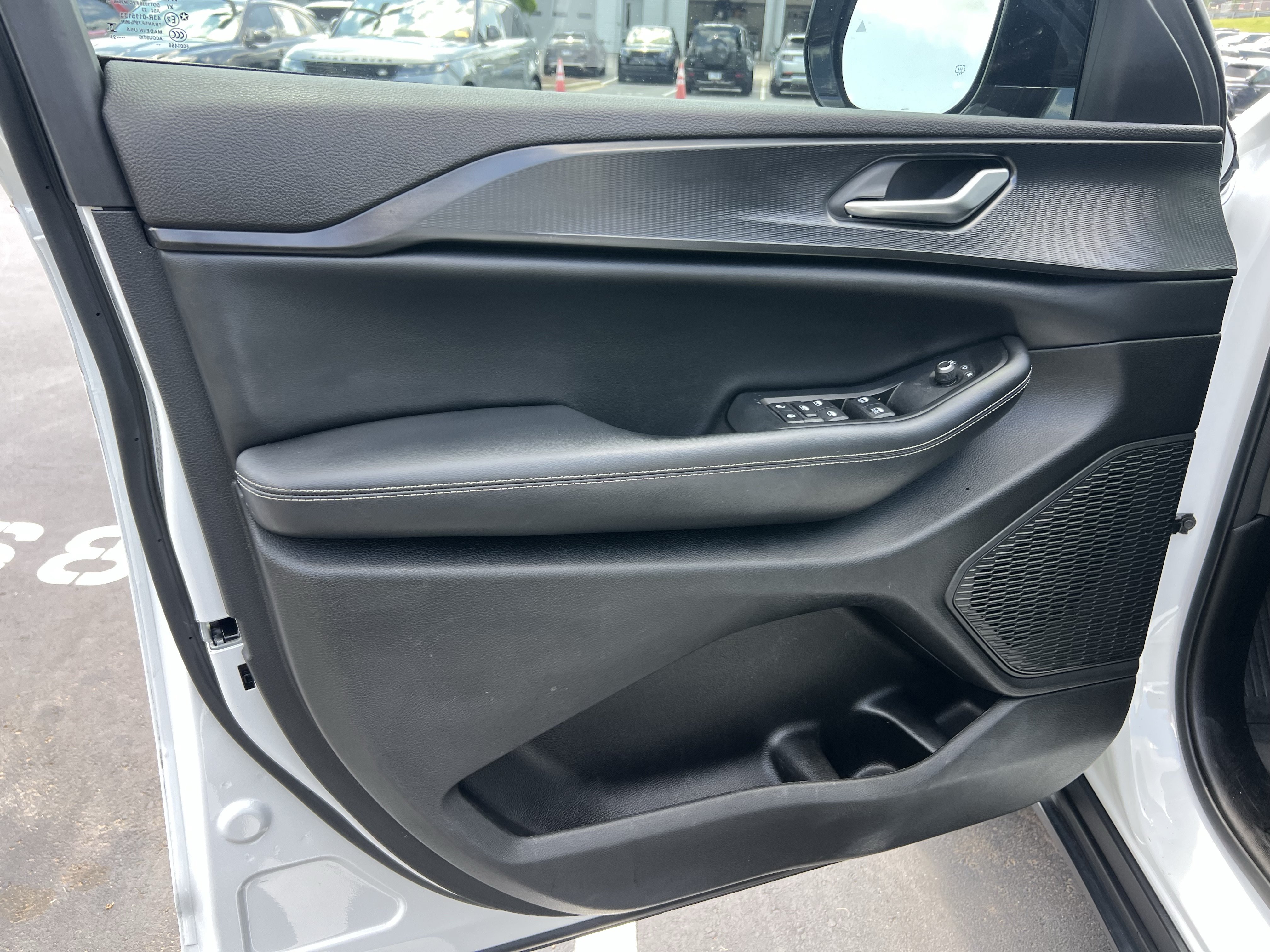 Used 2023 Jeep Grand Cherokee Altitude RWD image 15