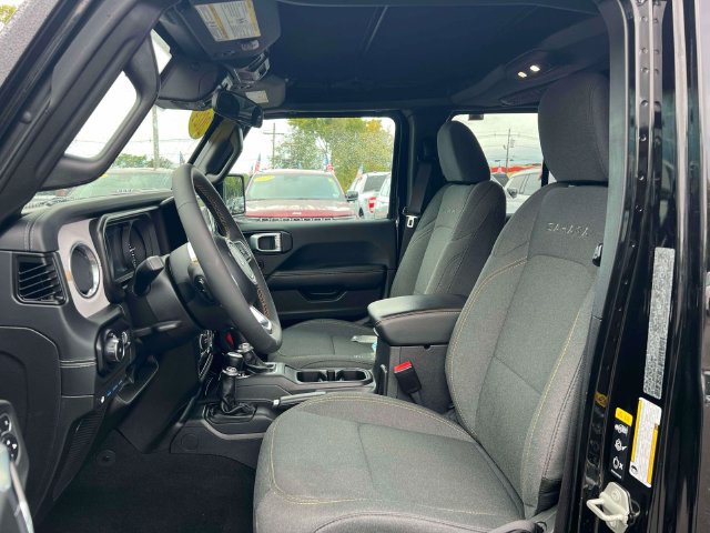Used 2024 Jeep Wrangler Unlimited Sahara AWD/4WD image 30