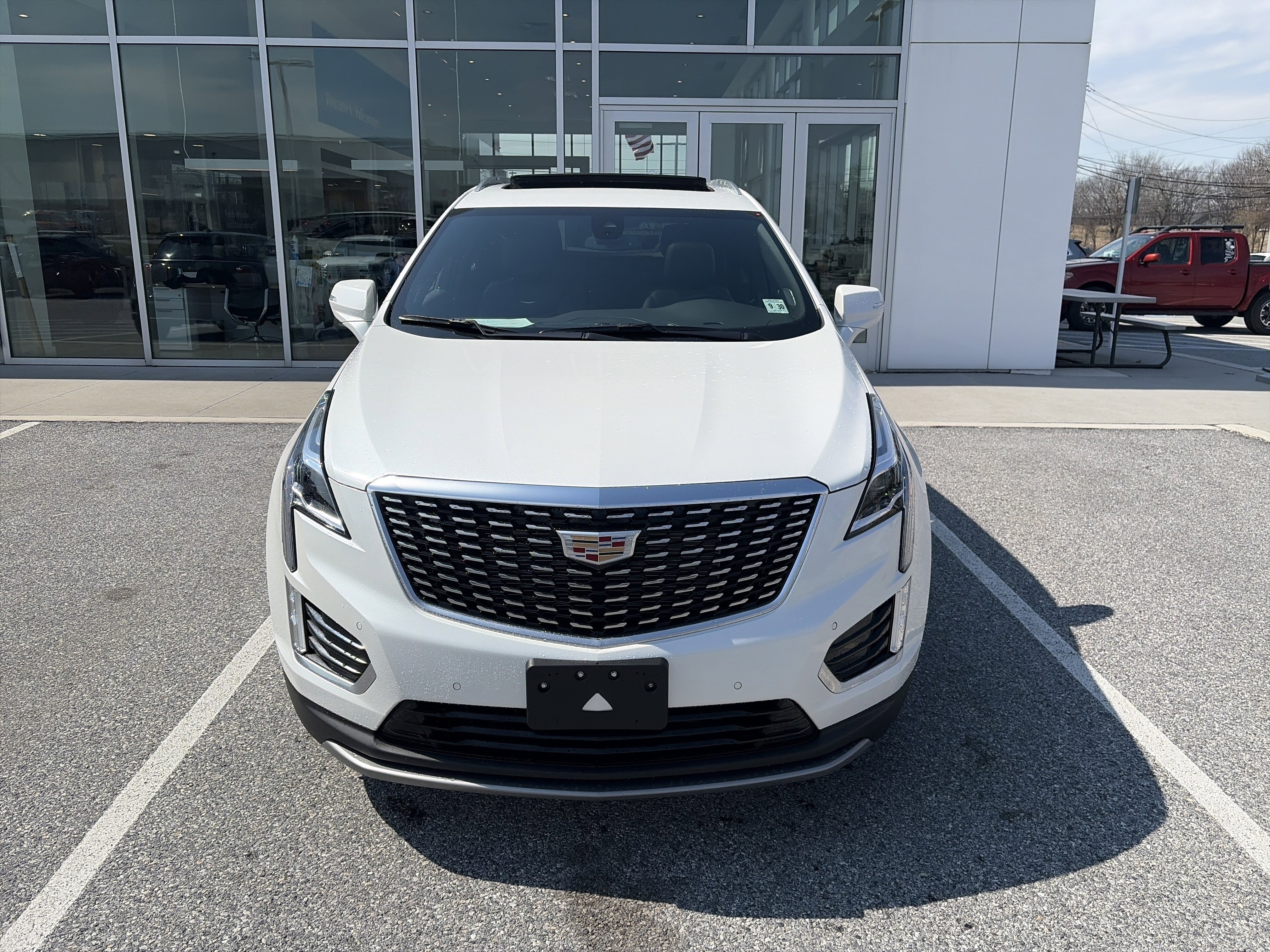 Used 2025 Cadillac XT5 Premium Luxury FWD image 2
