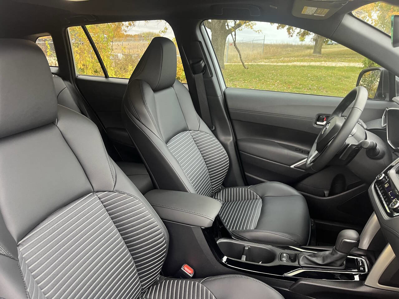 Used 2024 Toyota Corolla Cross AWD Hybrid image 34