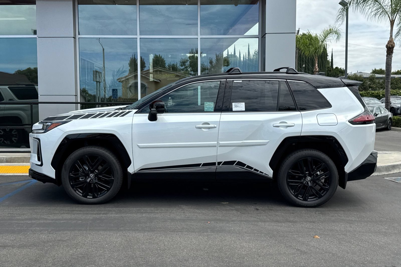 Used 2026 Toyota RAV4 XSE w/ Illumination Package (TMS) AWD/4WD image 9