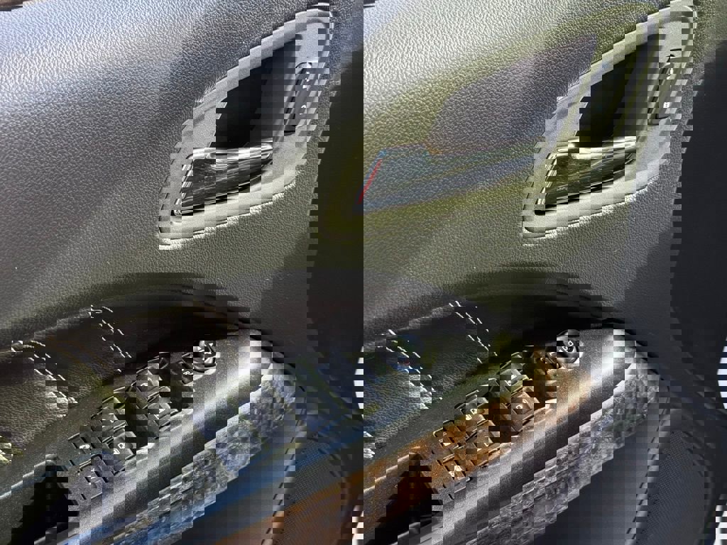 Used 2022 GMC Canyon Denali image 25