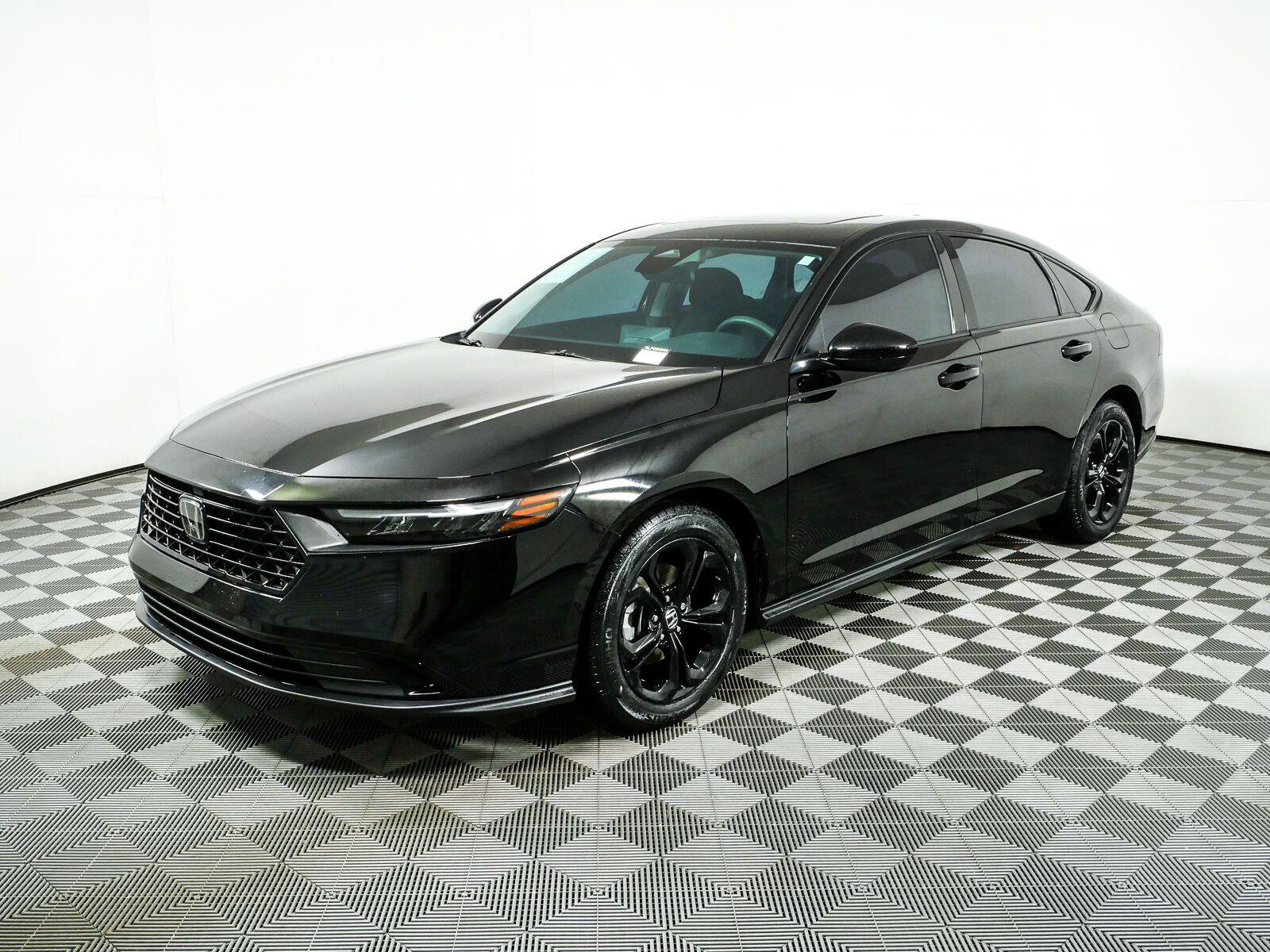 Used 2025 Honda Accord SE image 1