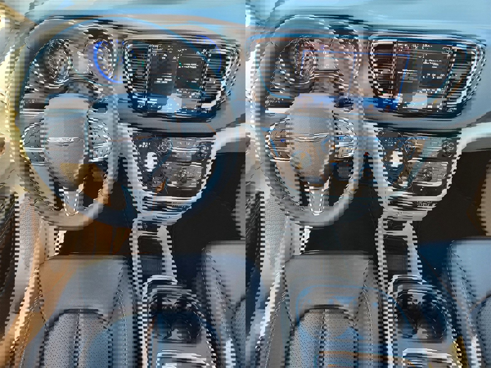 Used 2024 Chrysler Pacifica Touring-L image 26