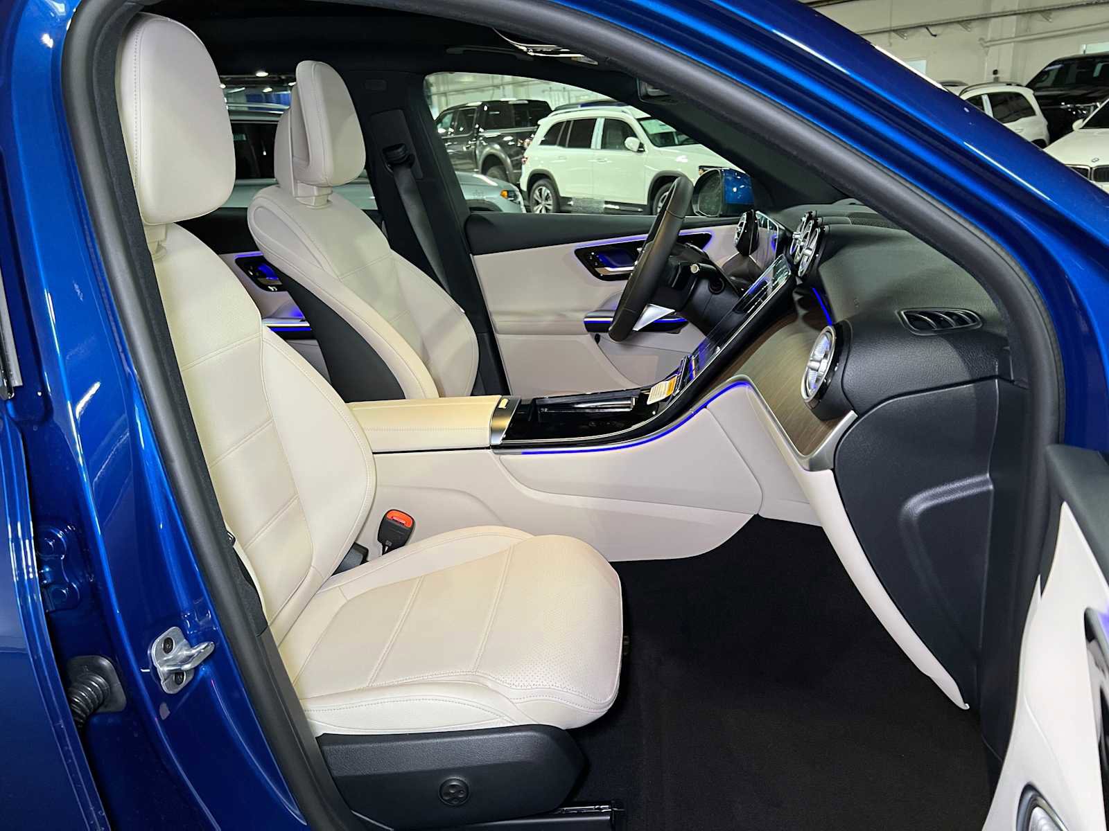 New 2025 Mercedes-Benz GLC 300 4MATIC image 11