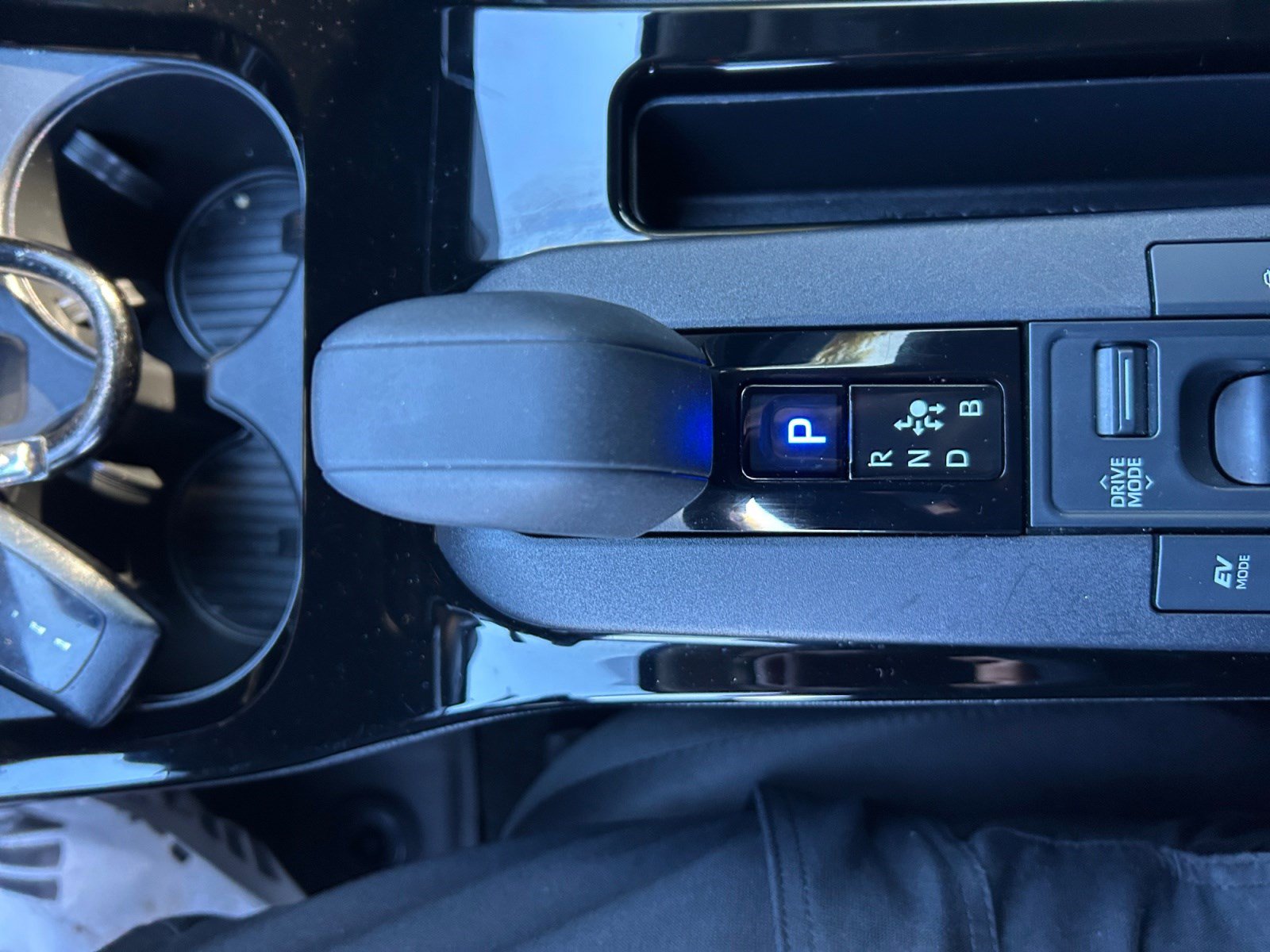 Used 2025 Toyota Prius LE AWD/4WD image 12