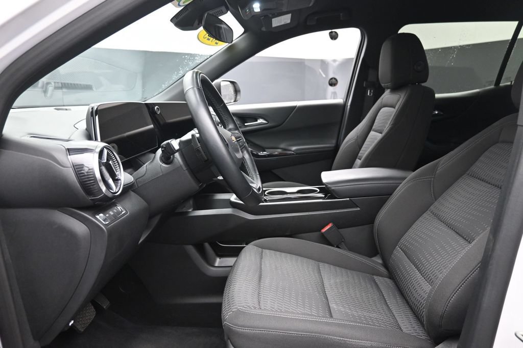 Used 2025 Chevrolet Equinox LT AWD/4WD image 16
