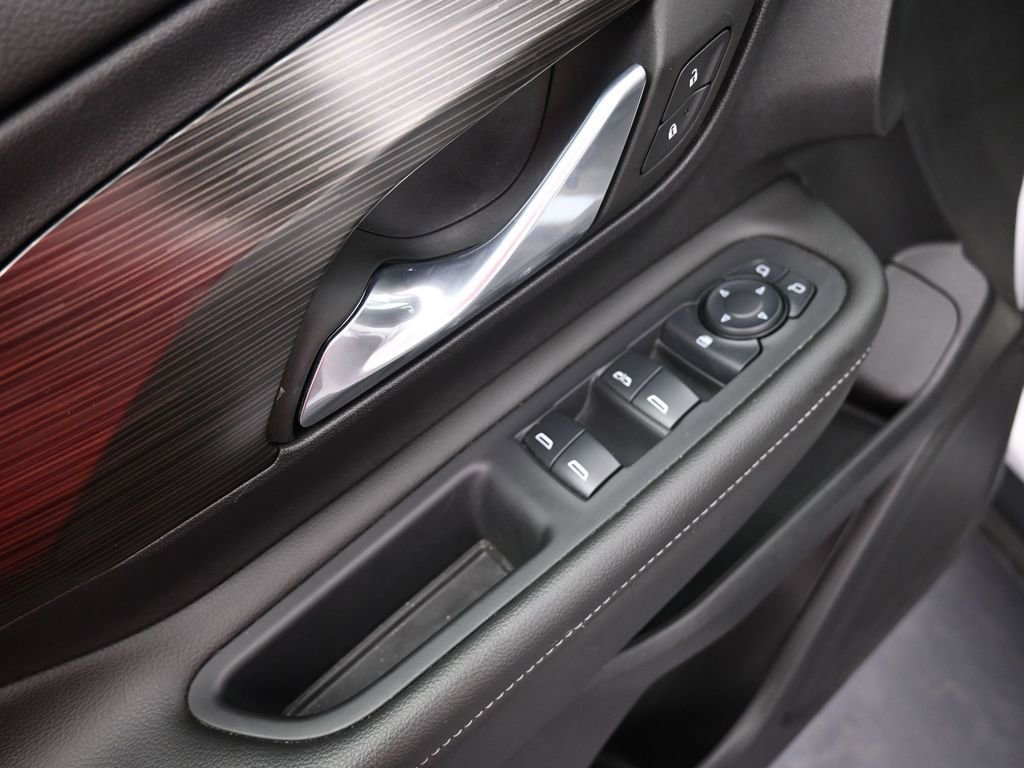 Used 2024 GMC Terrain SLE image 13