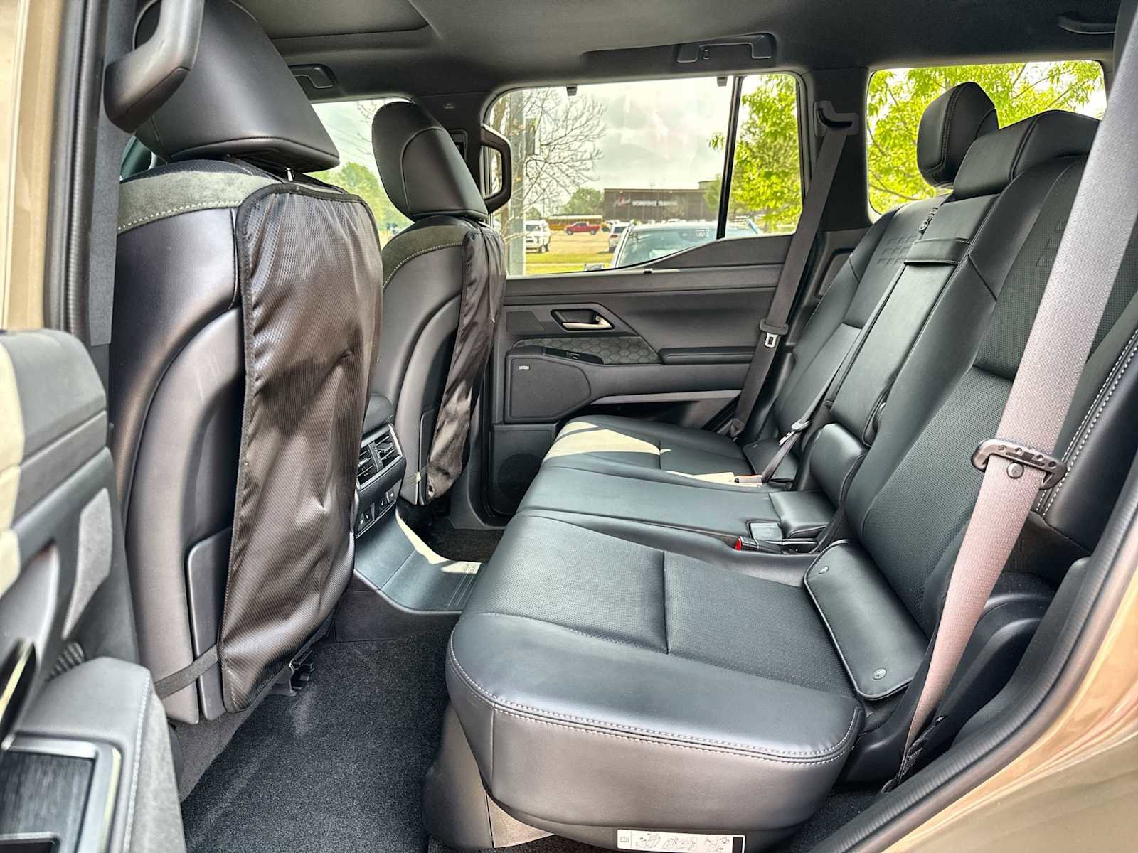 Used 2025 Lexus GX 550 image 4