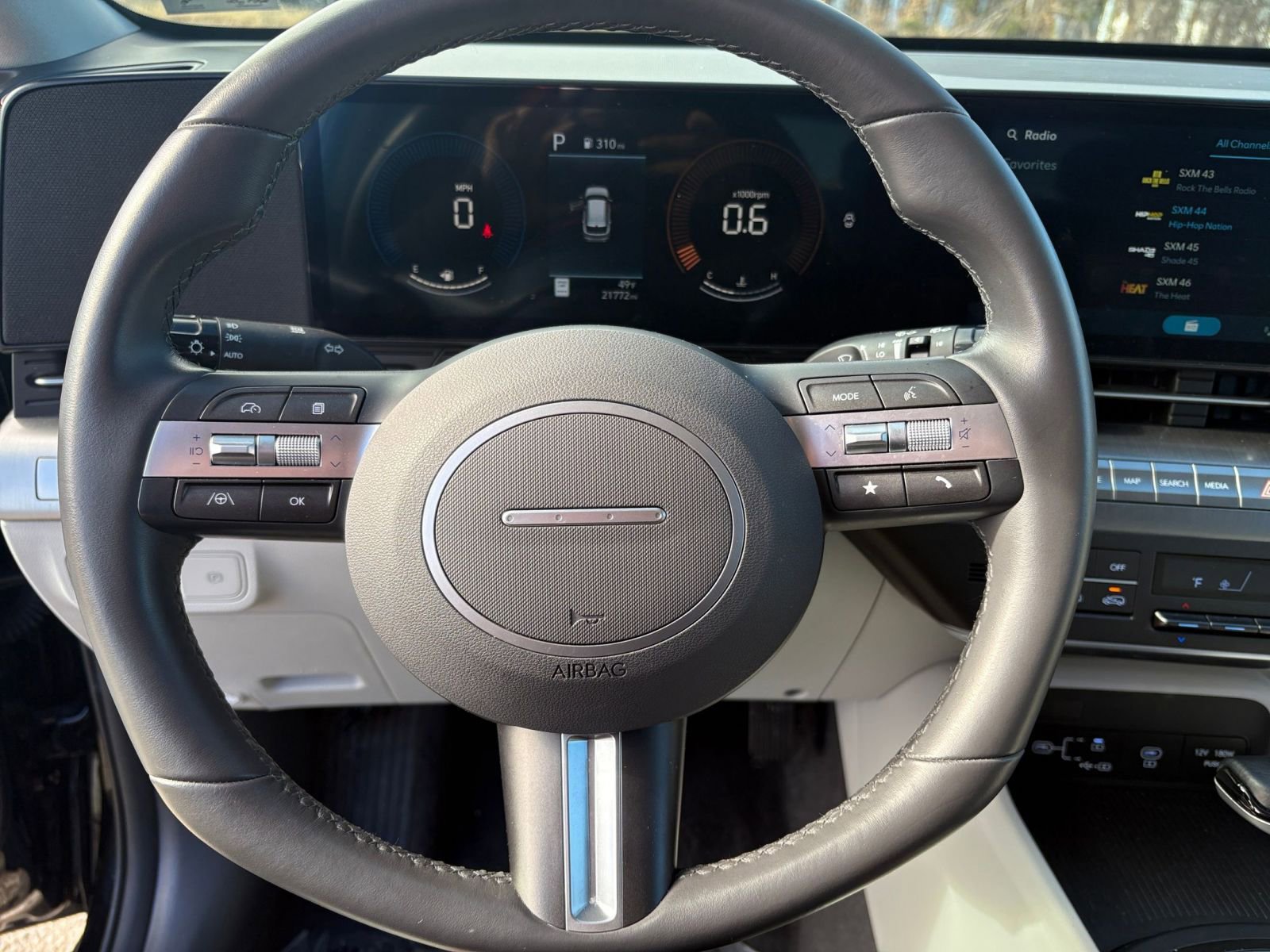 Used 2025 Hyundai Kona SEL image 28