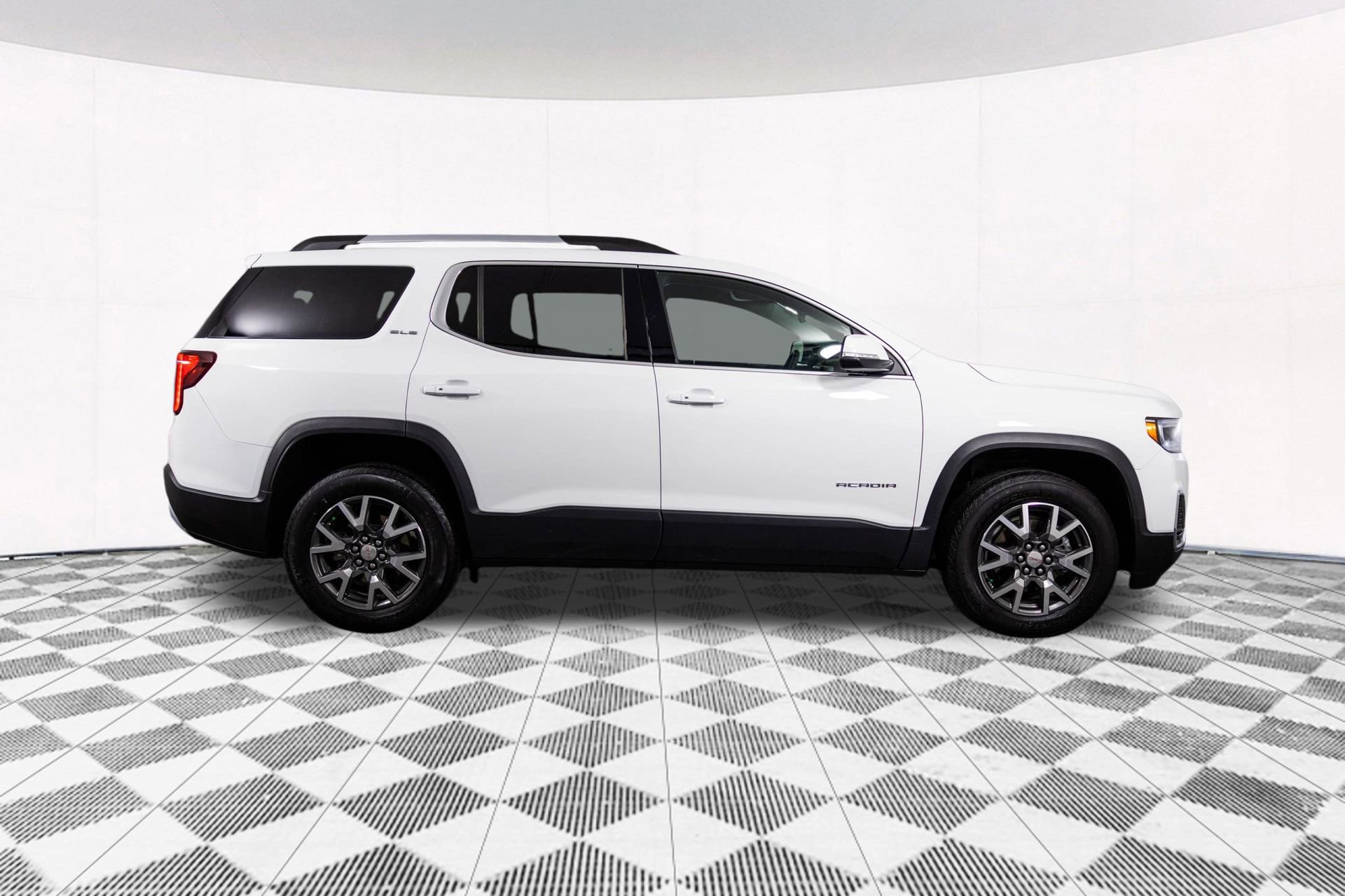 Certified 2023 GMC Acadia SLE w/ Driver Convenience Package image 17