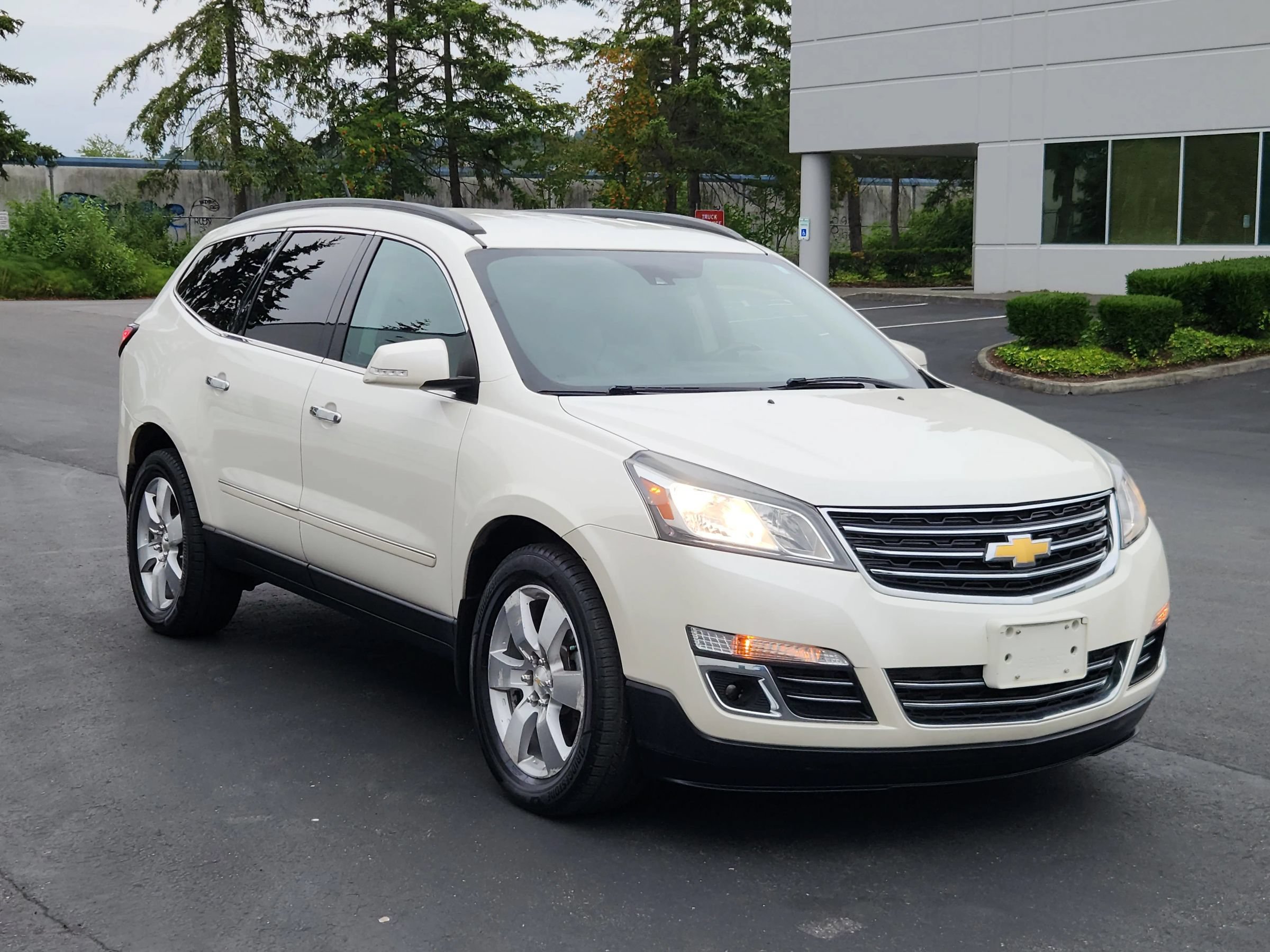 Used 2014 Chevrolet Traverse LTZ FWD image 5
